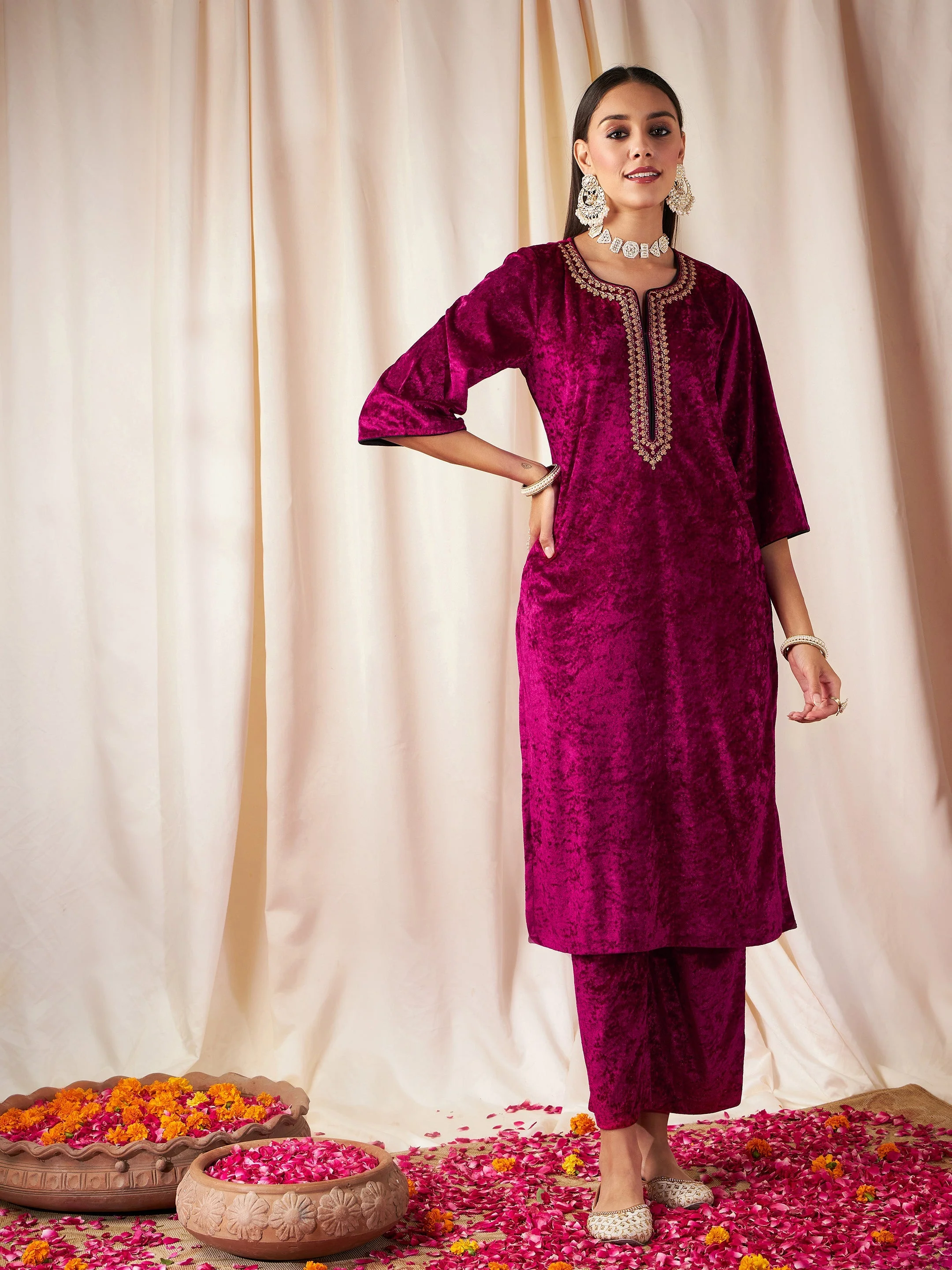 Women Fuchsia Velvet Straight Kurta - Image 6