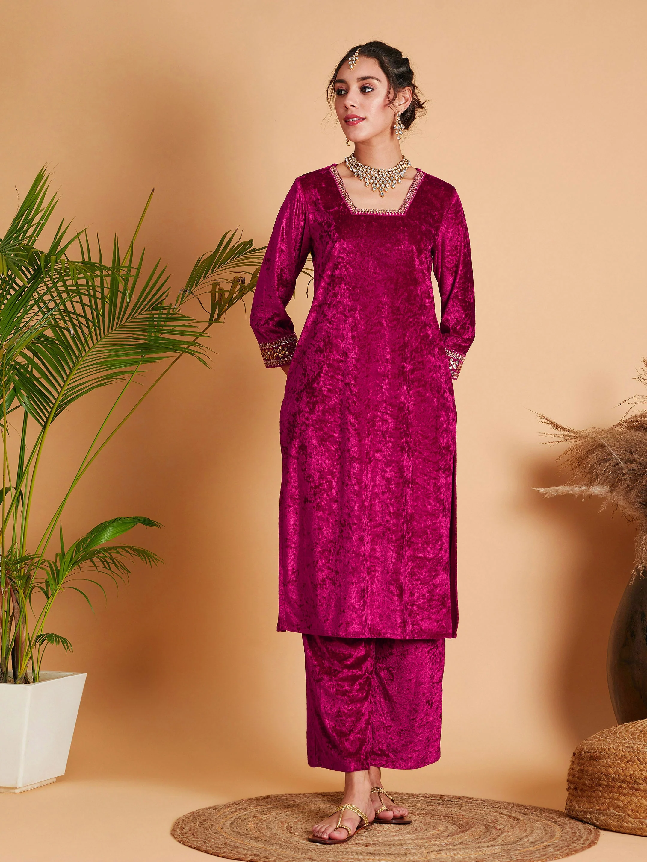 Women Fuchsia Velvet Straight Kurta - Image 2