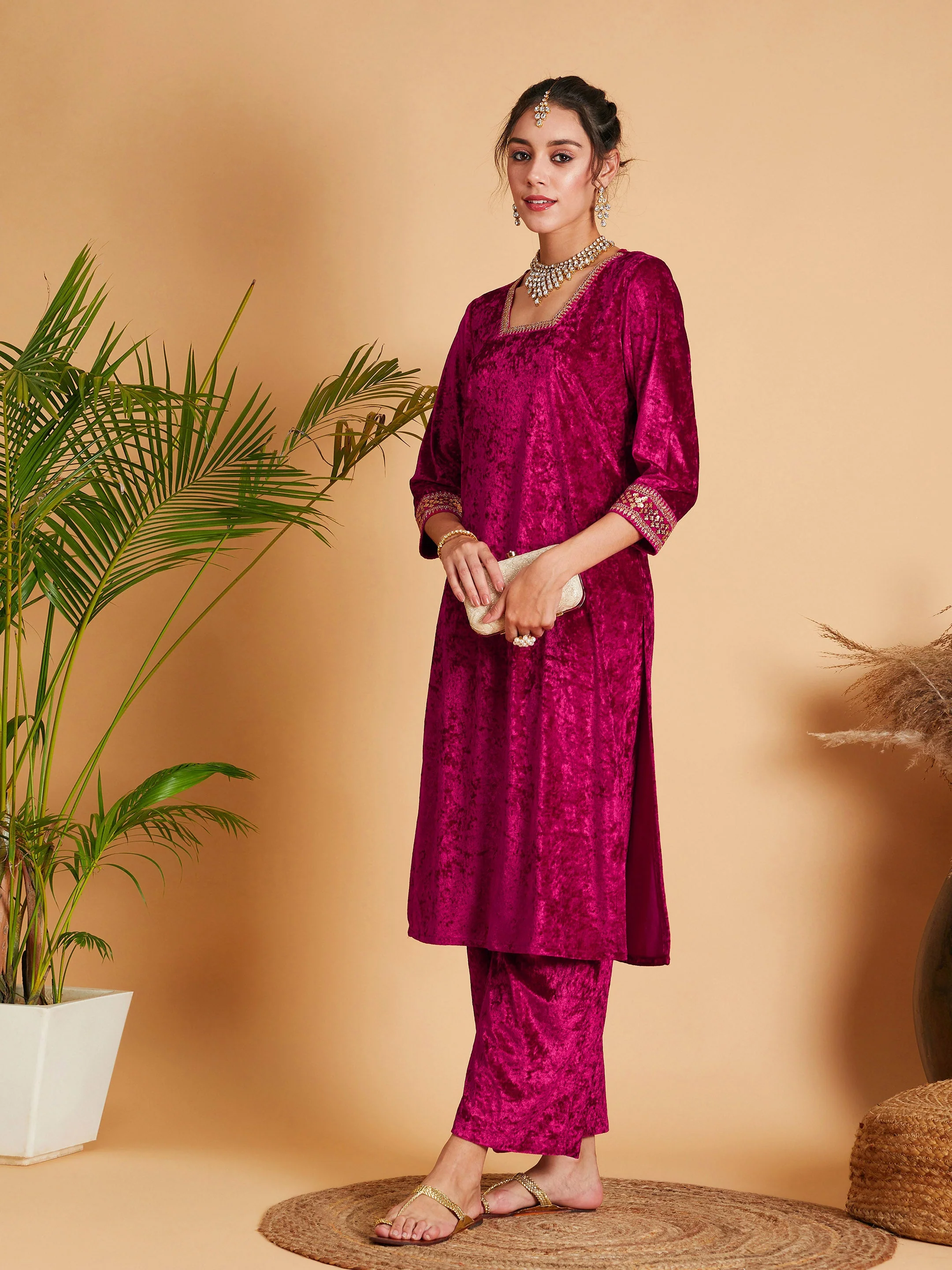Women Fuchsia Velvet Straight Kurta - Image 3