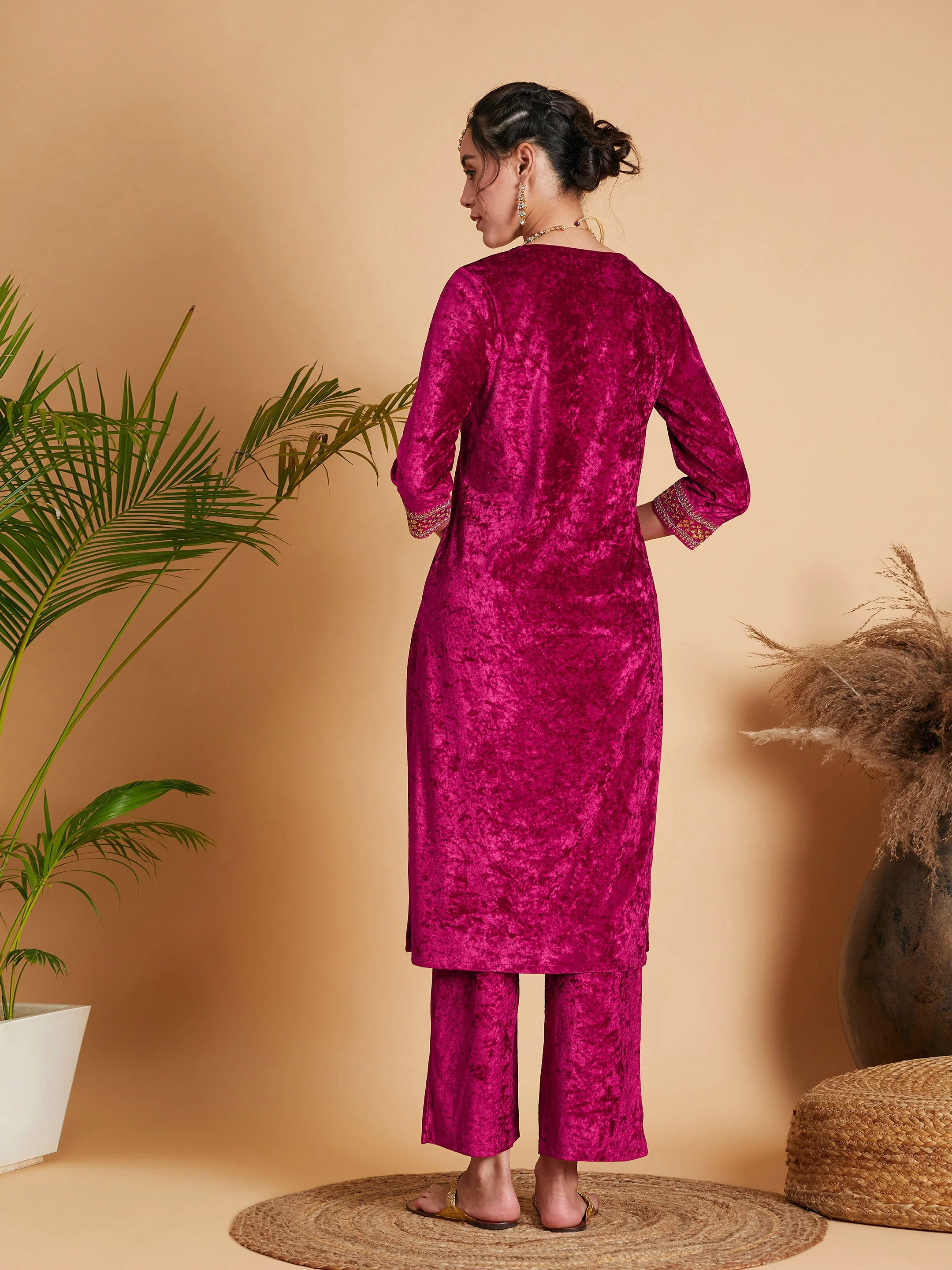 Women Fuchsia Velvet Straight Kurta - Image 5