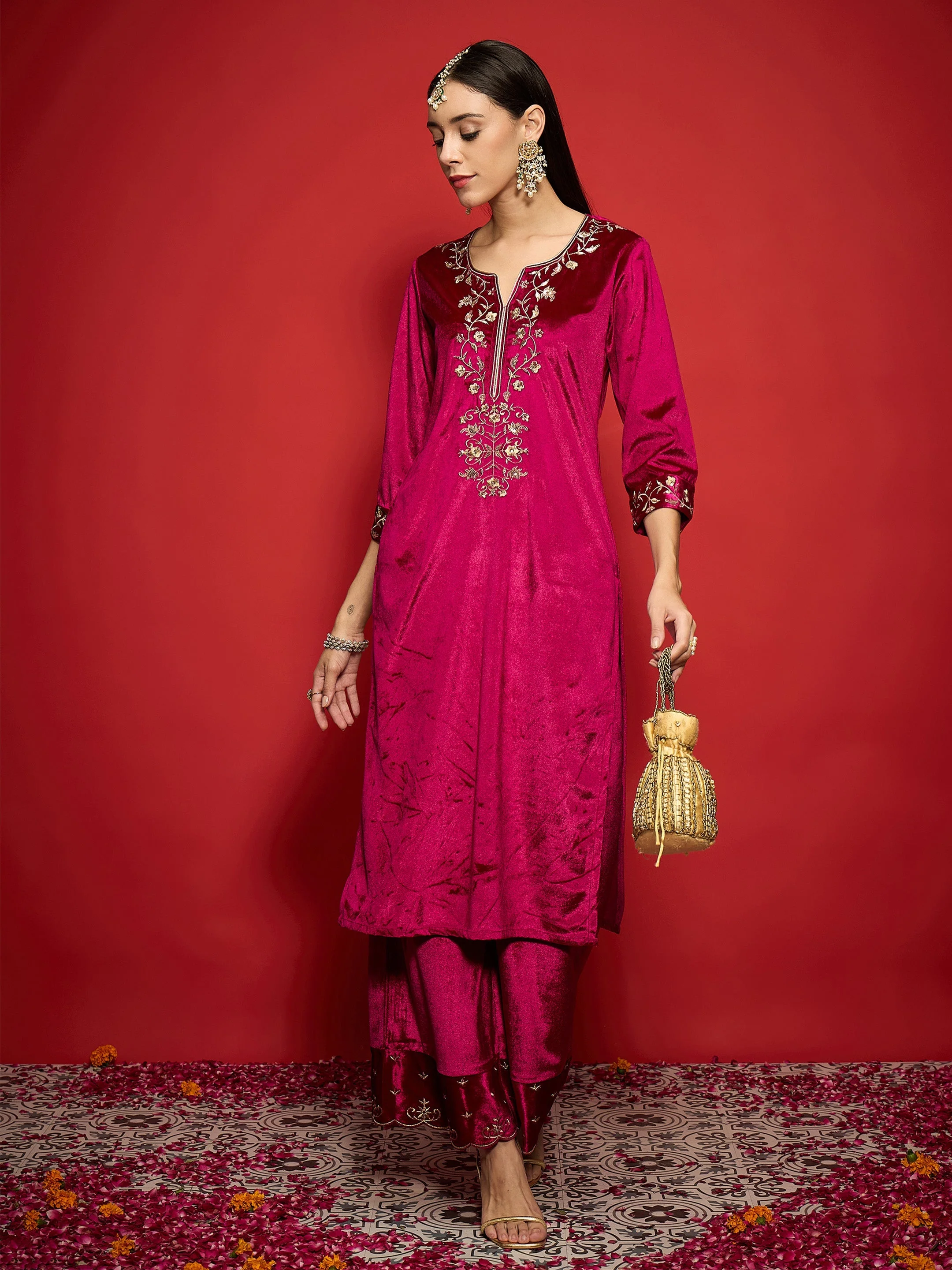 Women Fuchsia Velvet Zari Embroidered Round Neck Straight Kurta - Image 2