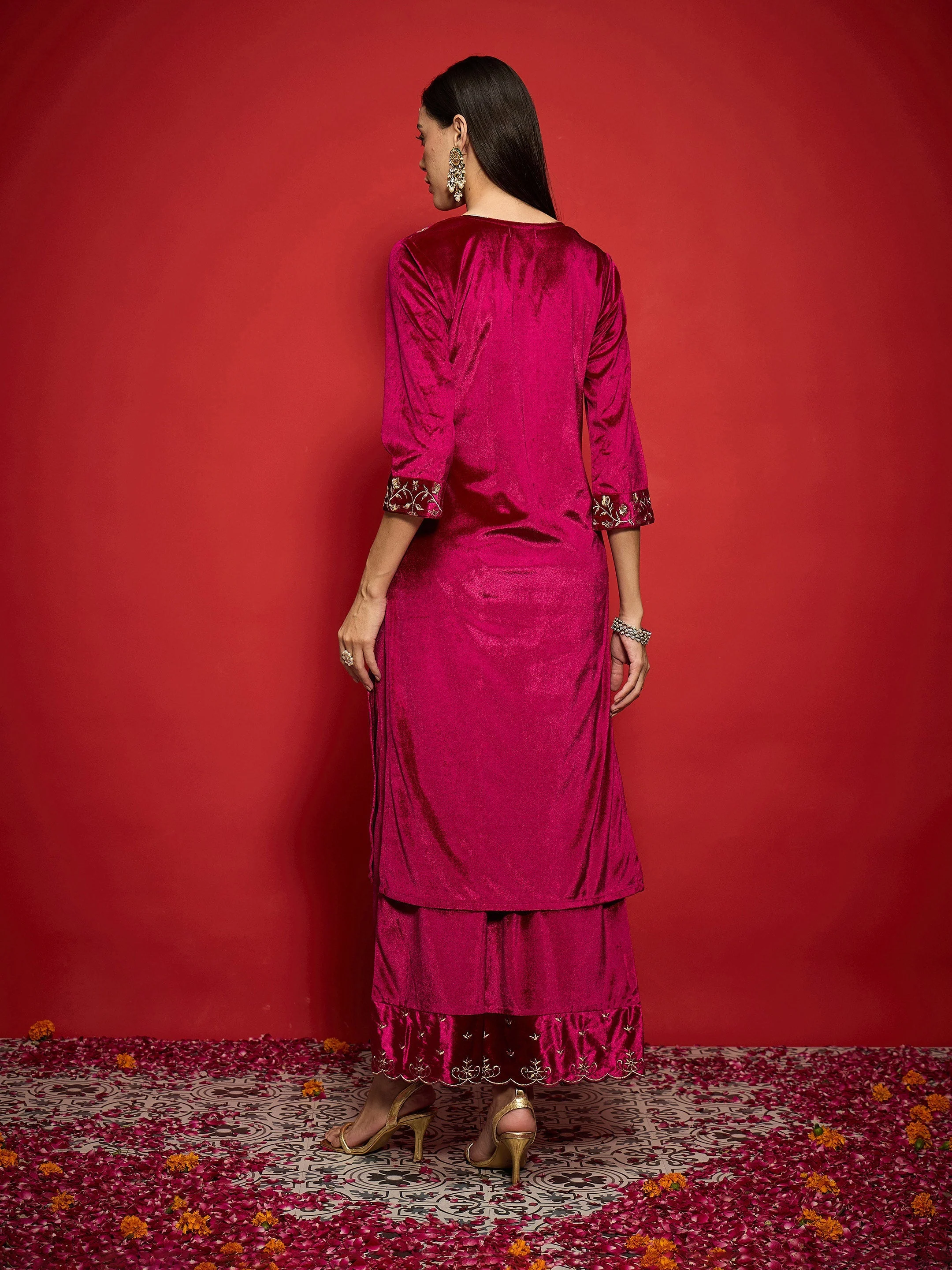 Women Fuchsia Velvet Zari Embroidered Round Neck Straight Kurta - Image 5