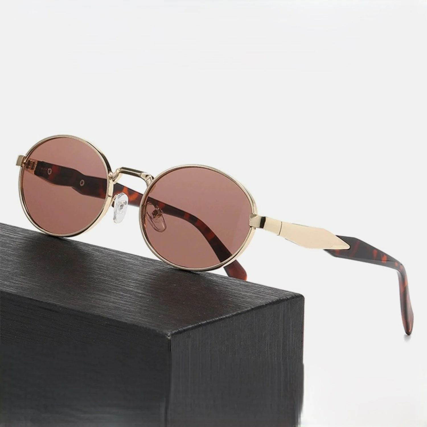 Women Gold Round Brown Sunglasses - Image 3