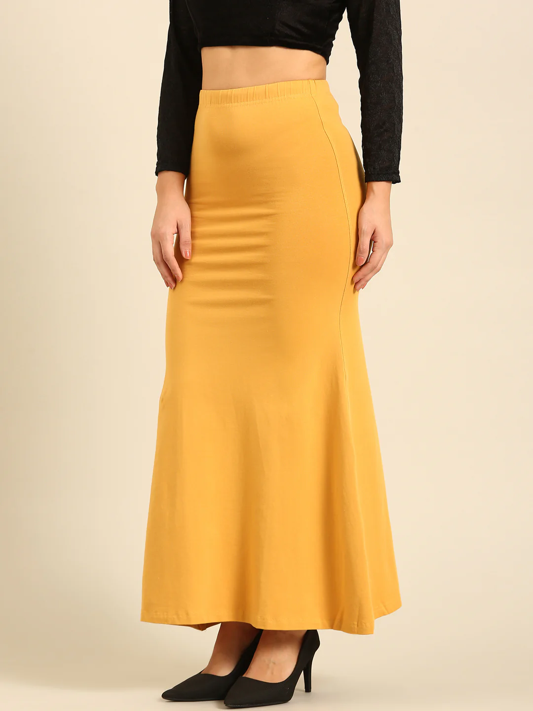 Women Gold Saree Shapewear - Image 3