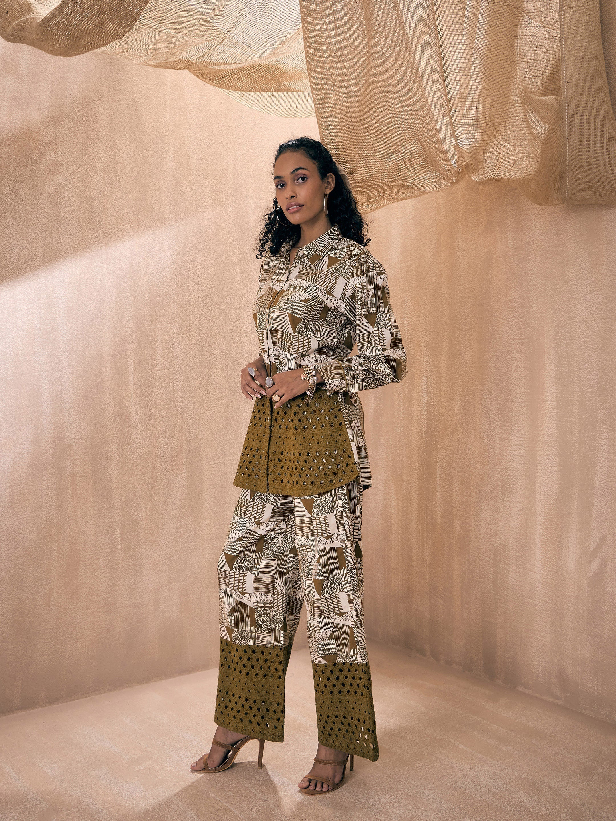 Women Green Abstract Schiffli Shirt With Wide Pants - Image 5