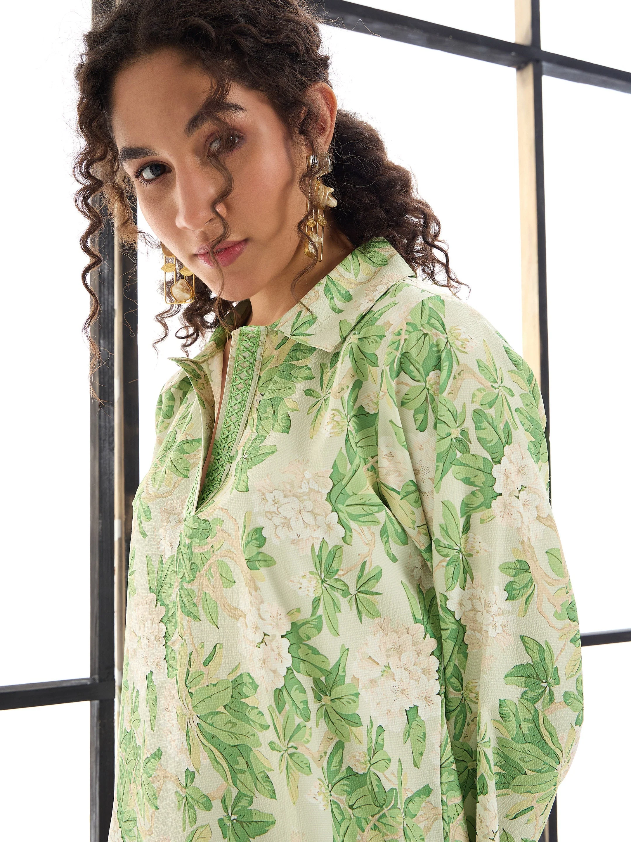Women Green & Beige Floral Abaya Dress - Image 4