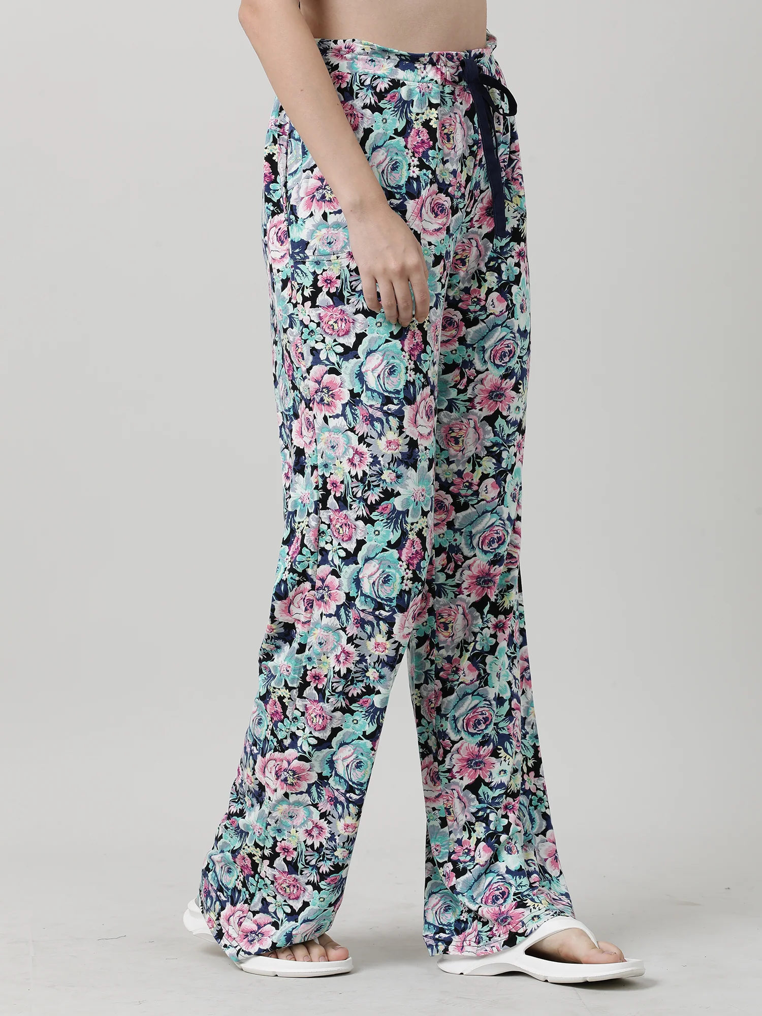 Women Green Floral Print Lounge Pants - Image 4
