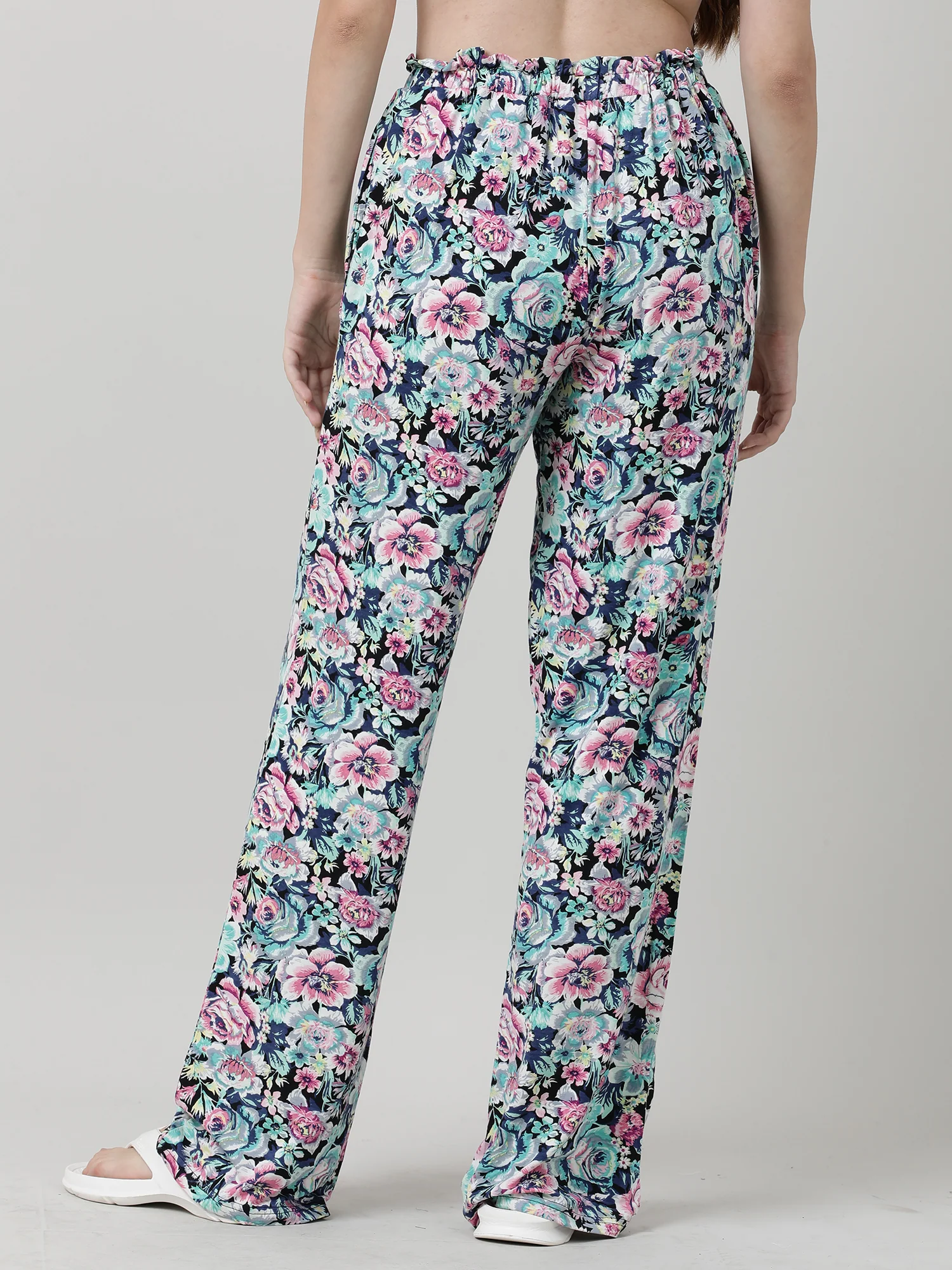 Women Green Floral Print Lounge Pants - Image 6