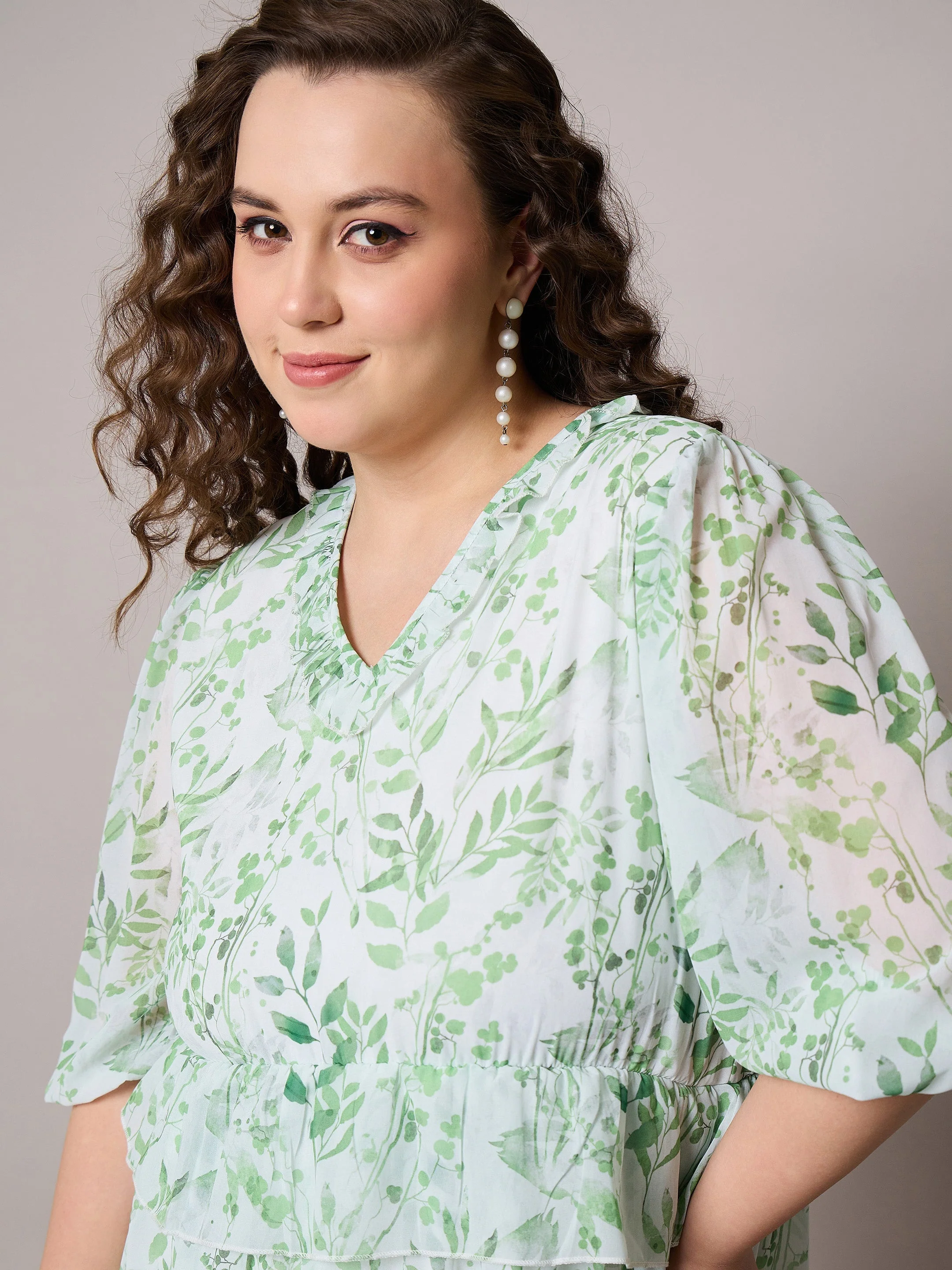 Women Green Floral Short Tiered Dress - Image 4