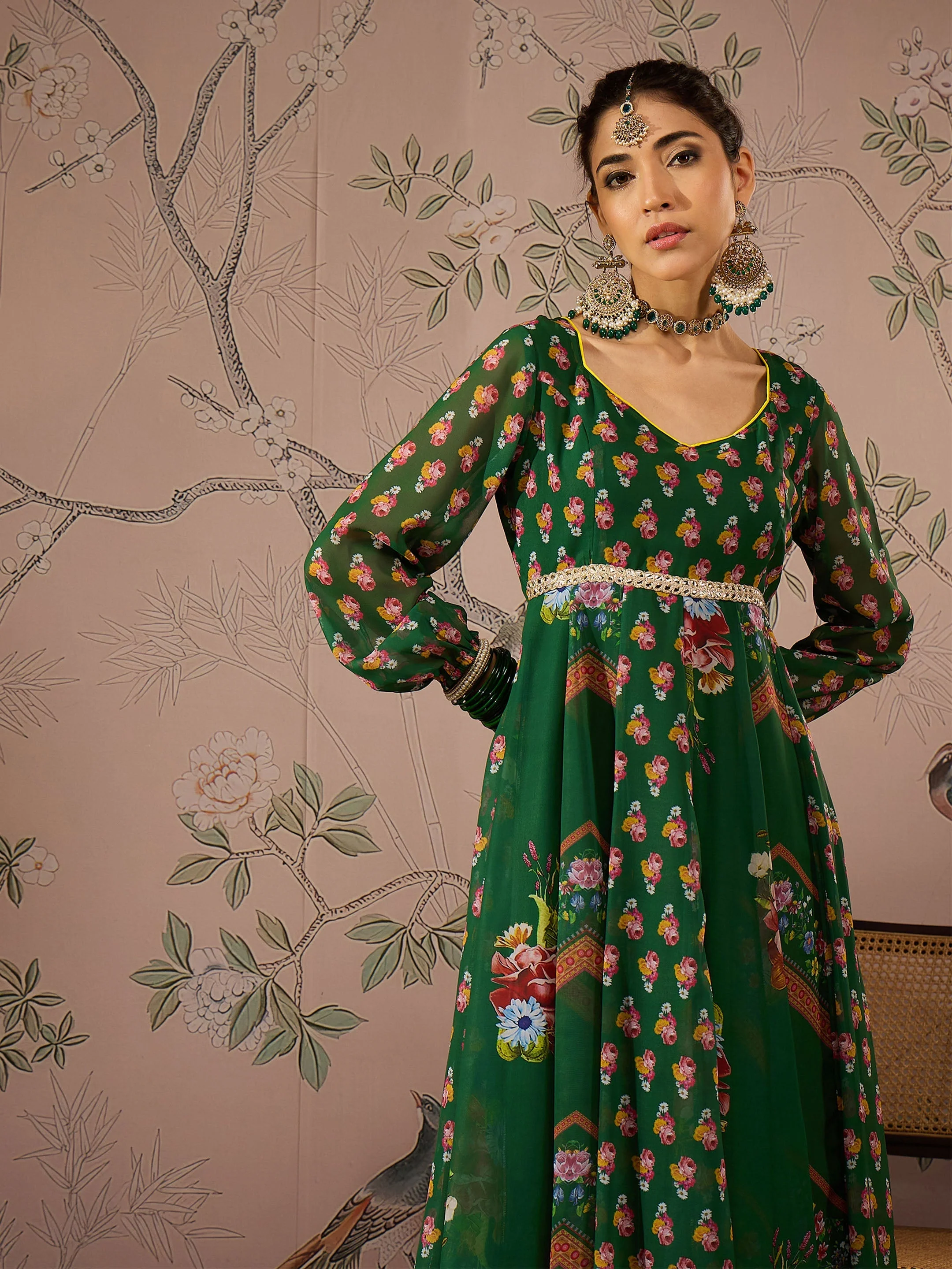 Women Green Floral Sweetheart Neck Anarkali Kurta With Pants - Image 2