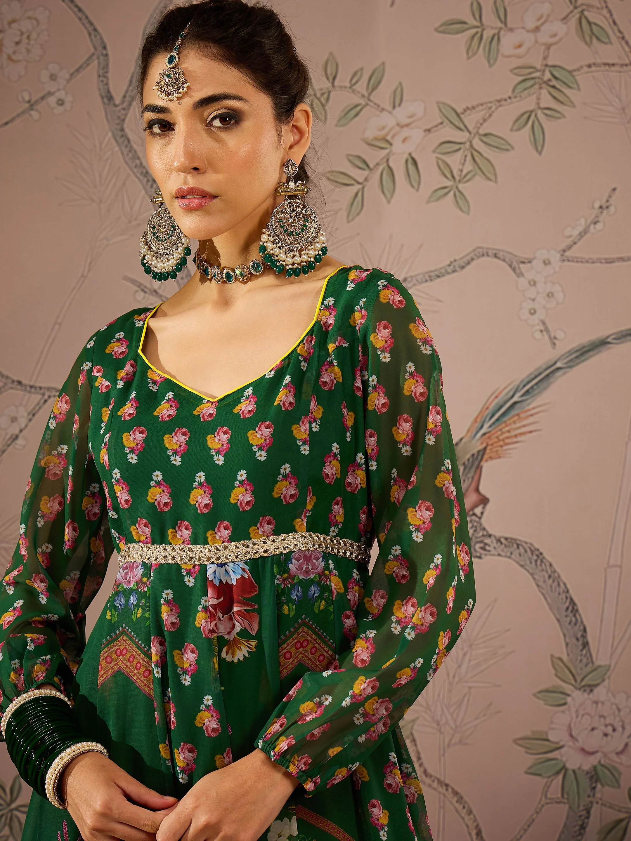 Women Green Floral Sweetheart Neck Anarkali Kurta With Pants - Image 4