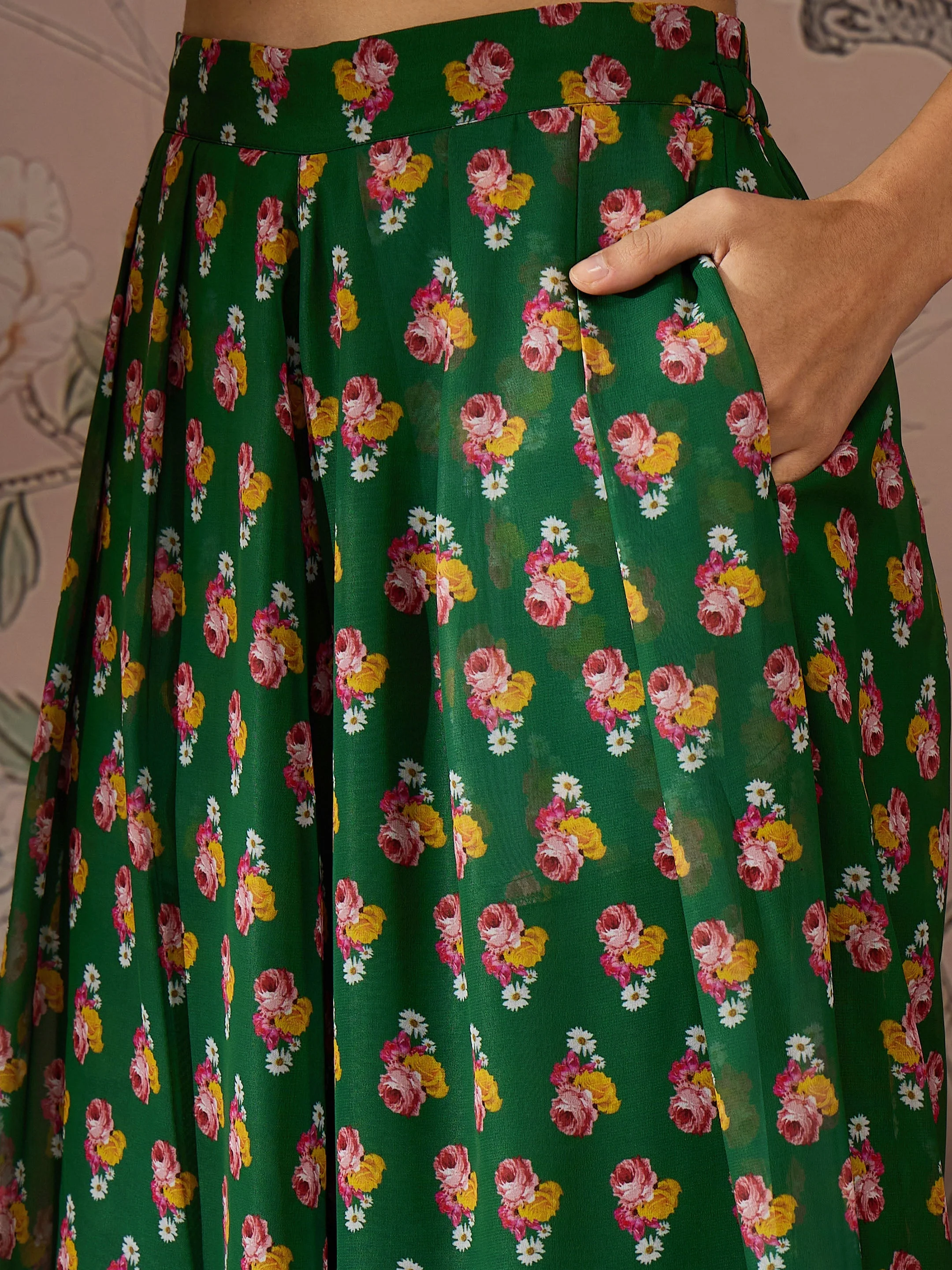 Women Green Floral Sweetheart Neck Anarkali Kurta With Pants - Image 5
