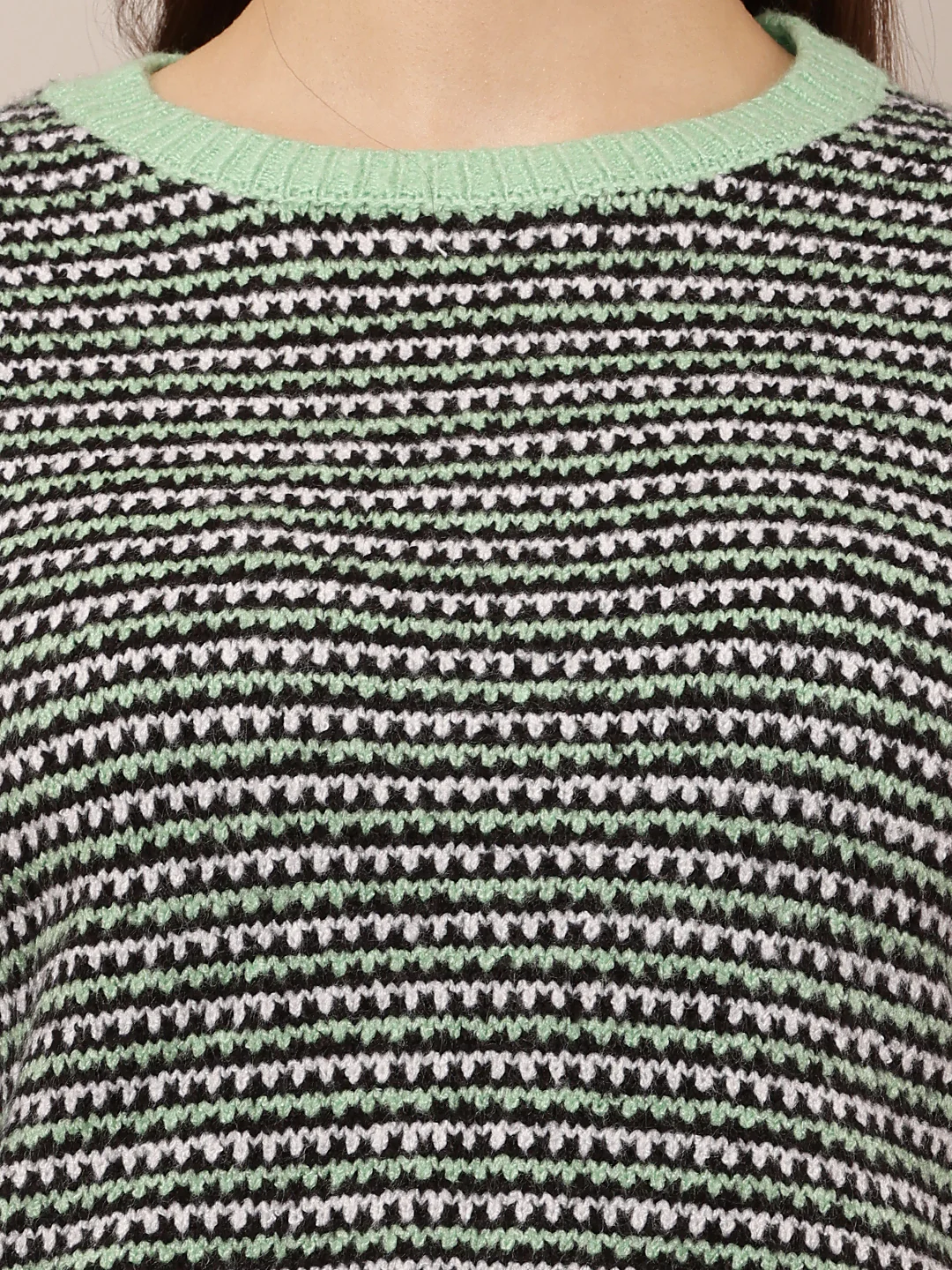 Women Green Loose Round Neck Sweater - Image 5