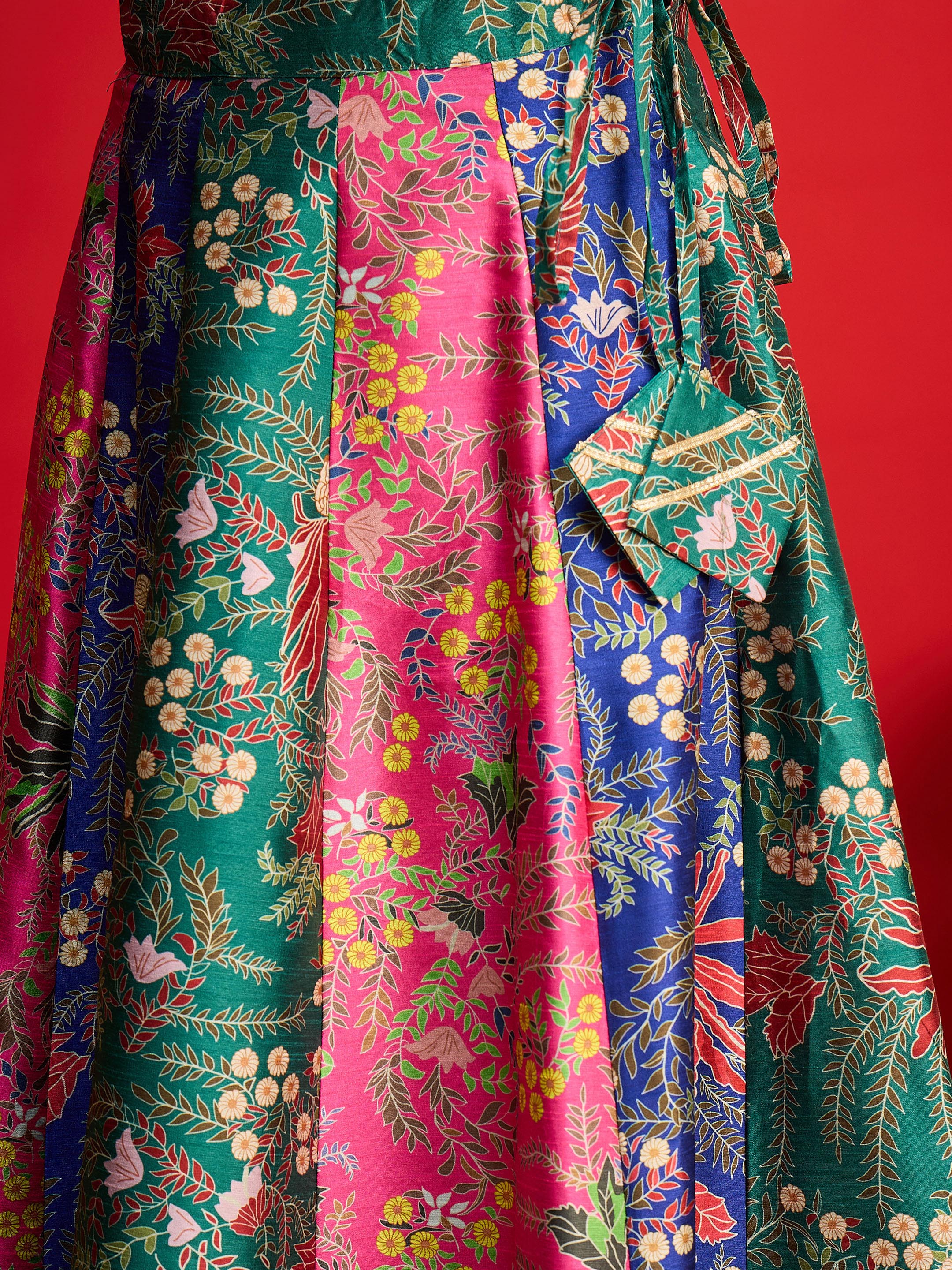 Women Green Multi Floral Anarkali Skirt With Crop Top - Image 5