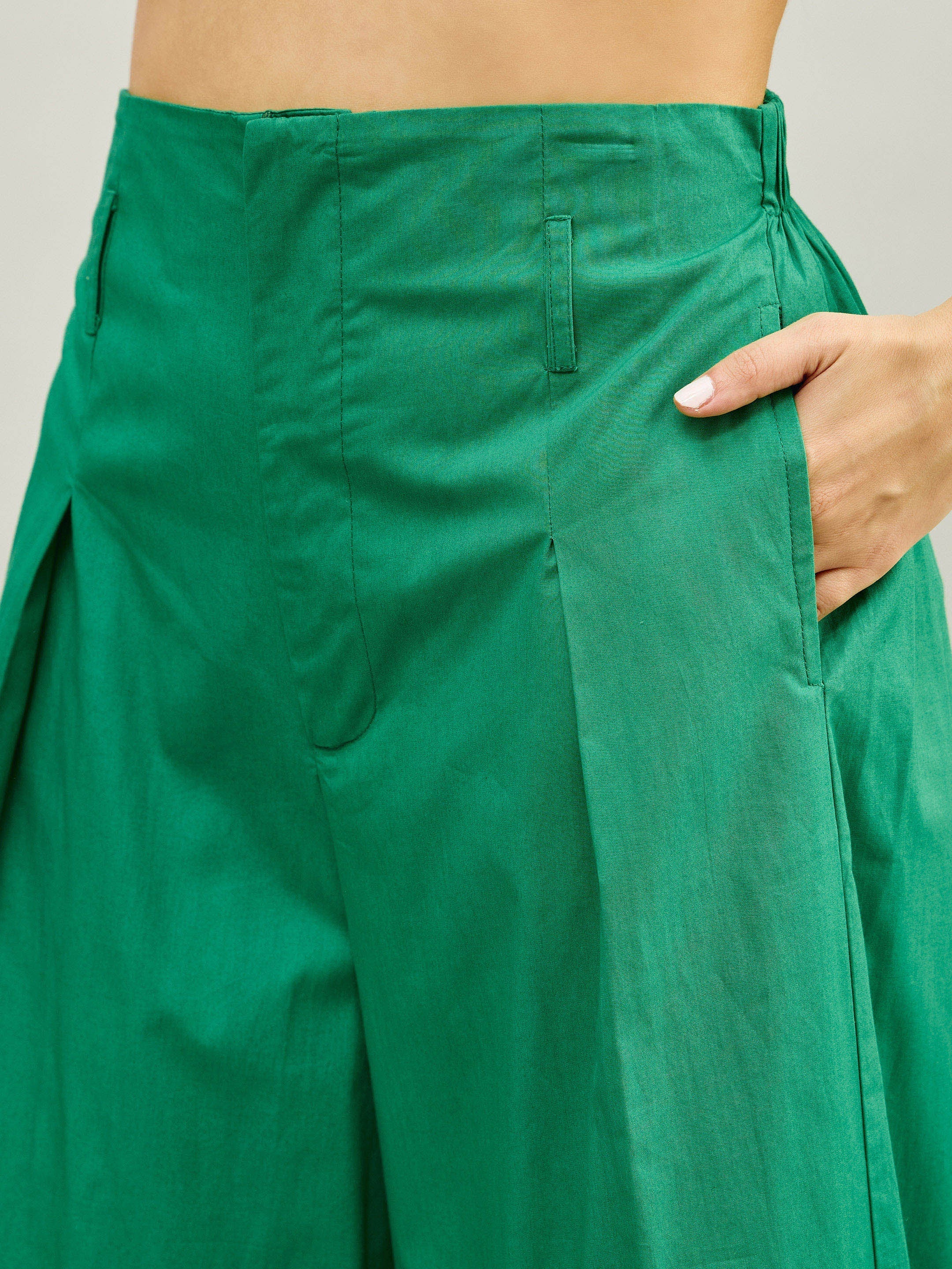 Women Green Poplin Peterpan Collar Top With Flared Pants - Image 4