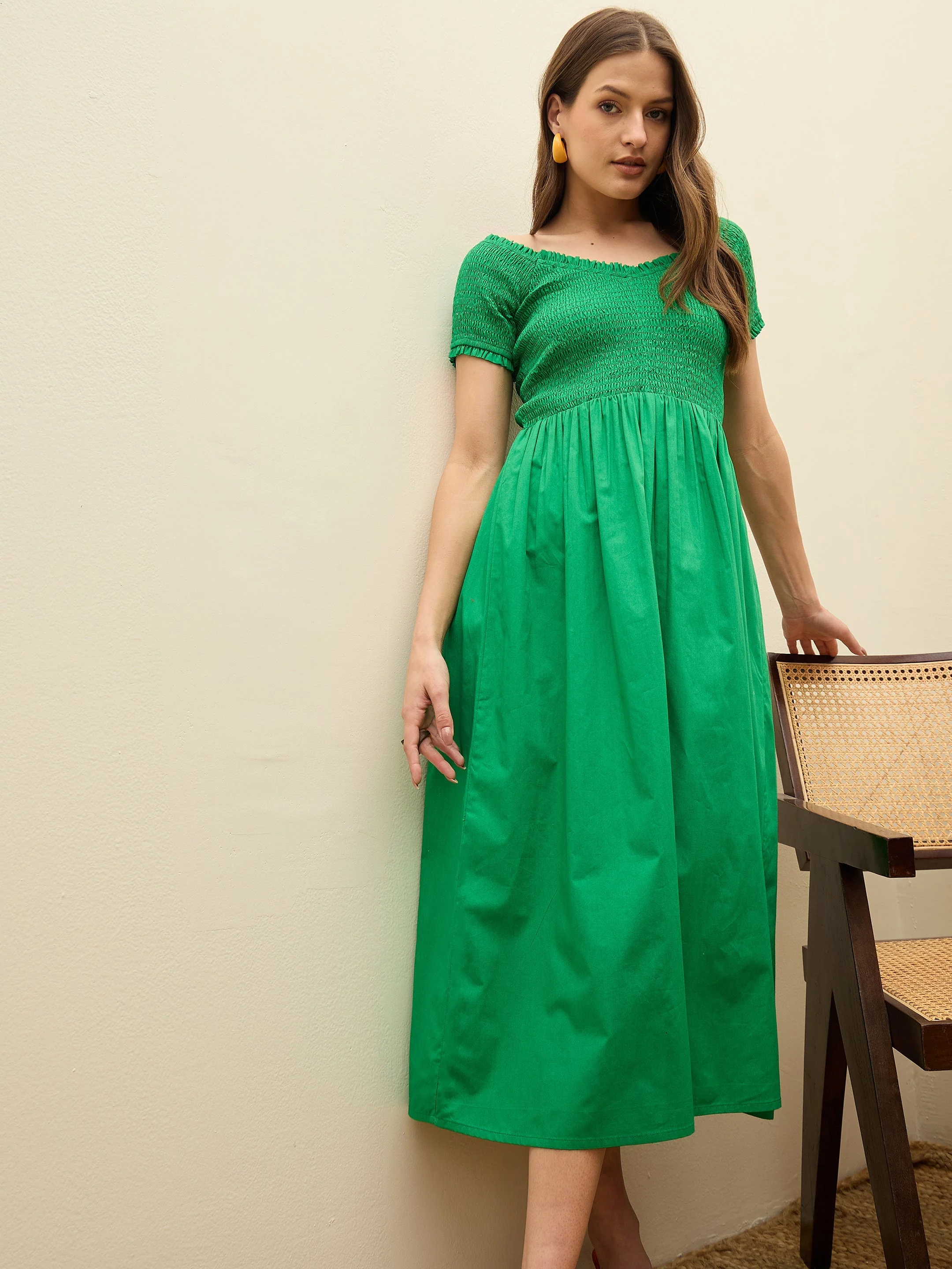 Women Green Poplin Smocked Midi Dress - Image 5
