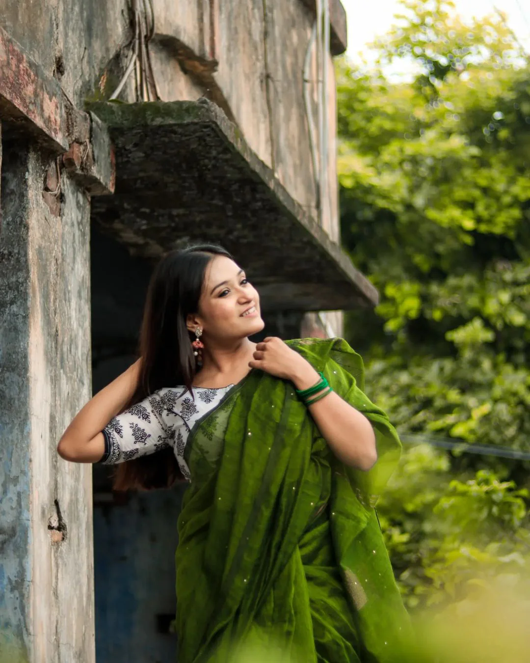 Women Green Sequence Cotton Silk Saree - Image 2