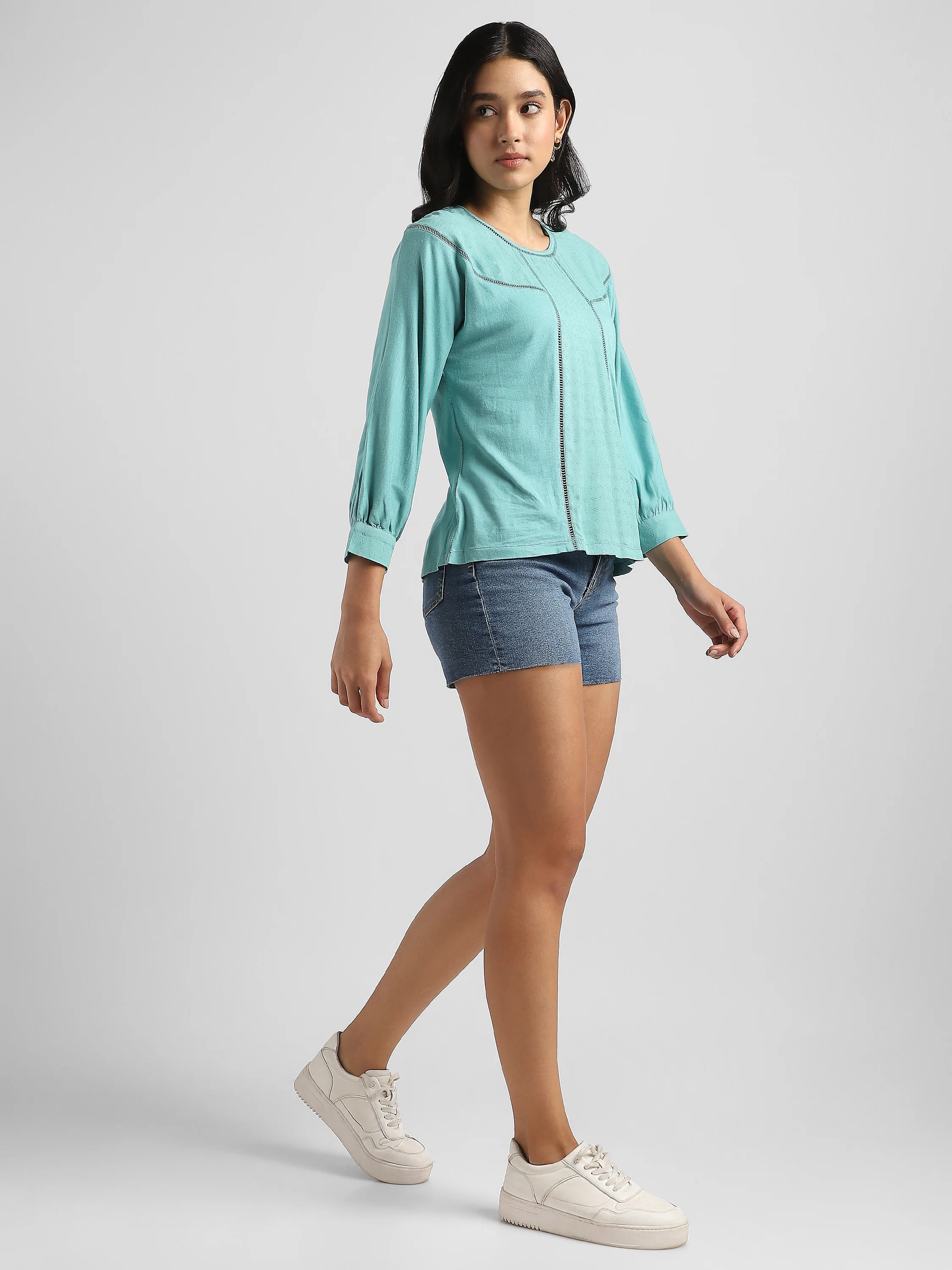Women Green  Elegant Top with Balloon Sleeves and Lace Inserts - Image 4