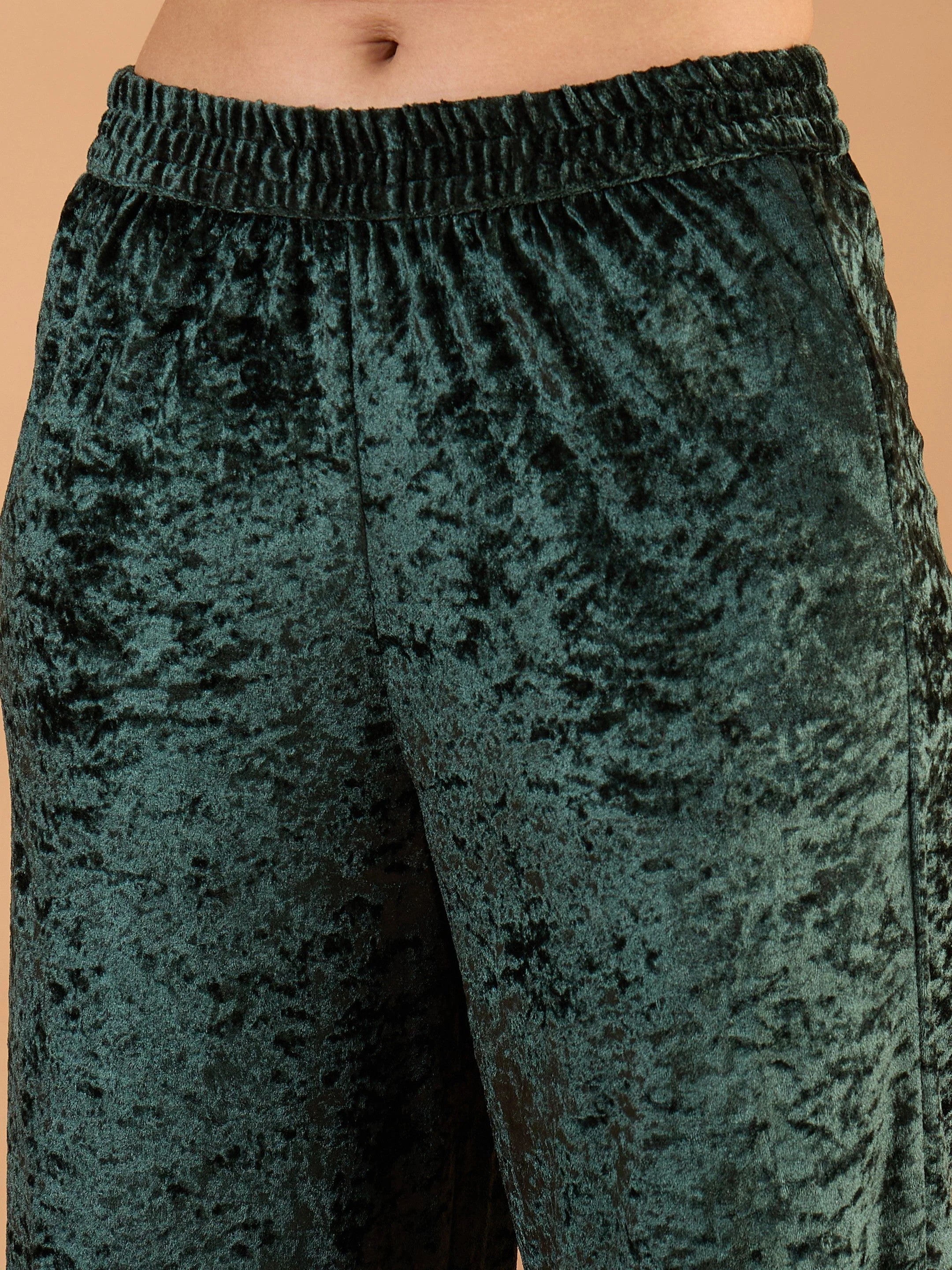 Women Green Velvet Embroidered Straight Kurta With Straight Pants - Image 3