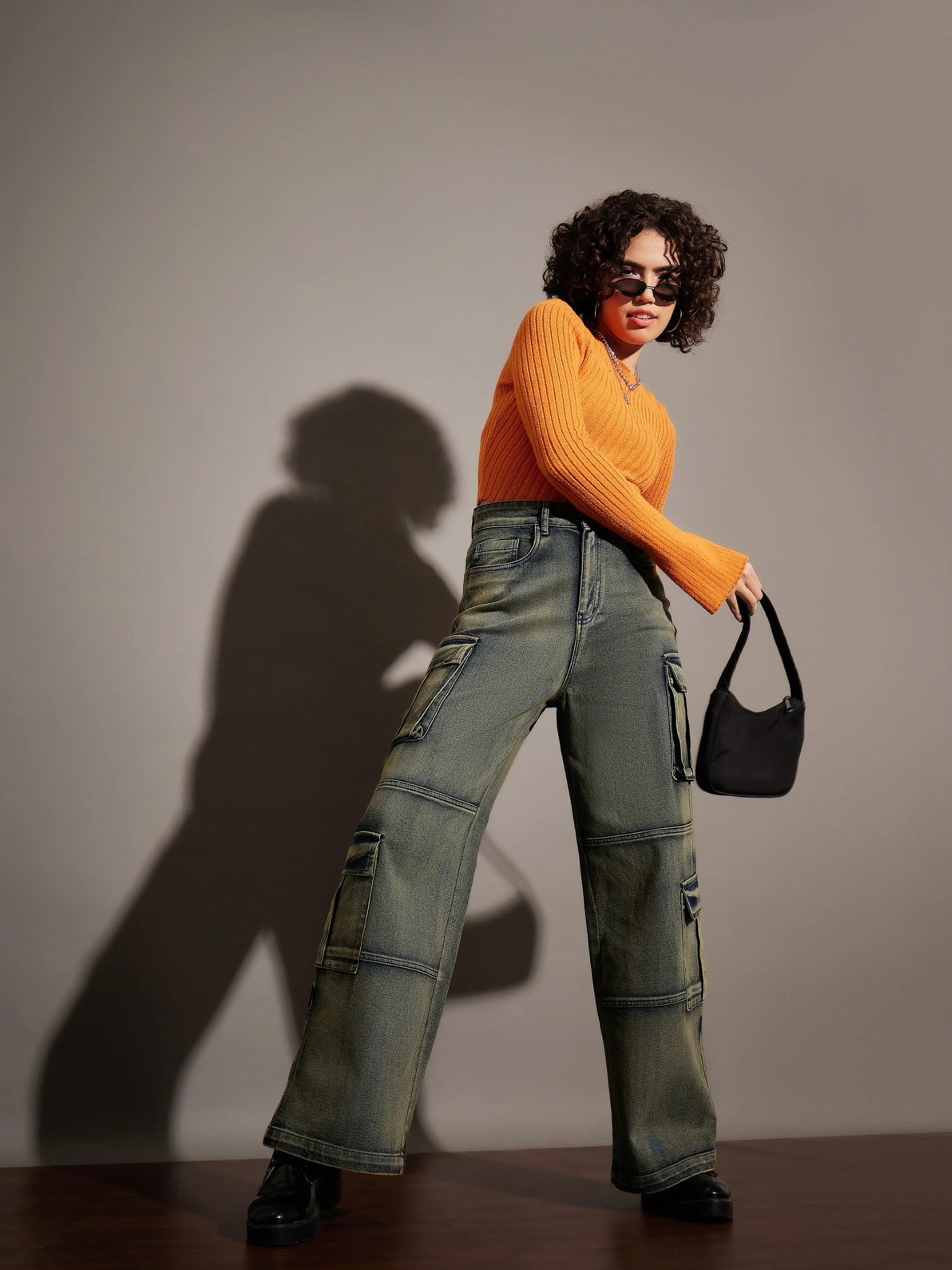 Women Green Washed Multi Pockets Detail Jeans - Image 2