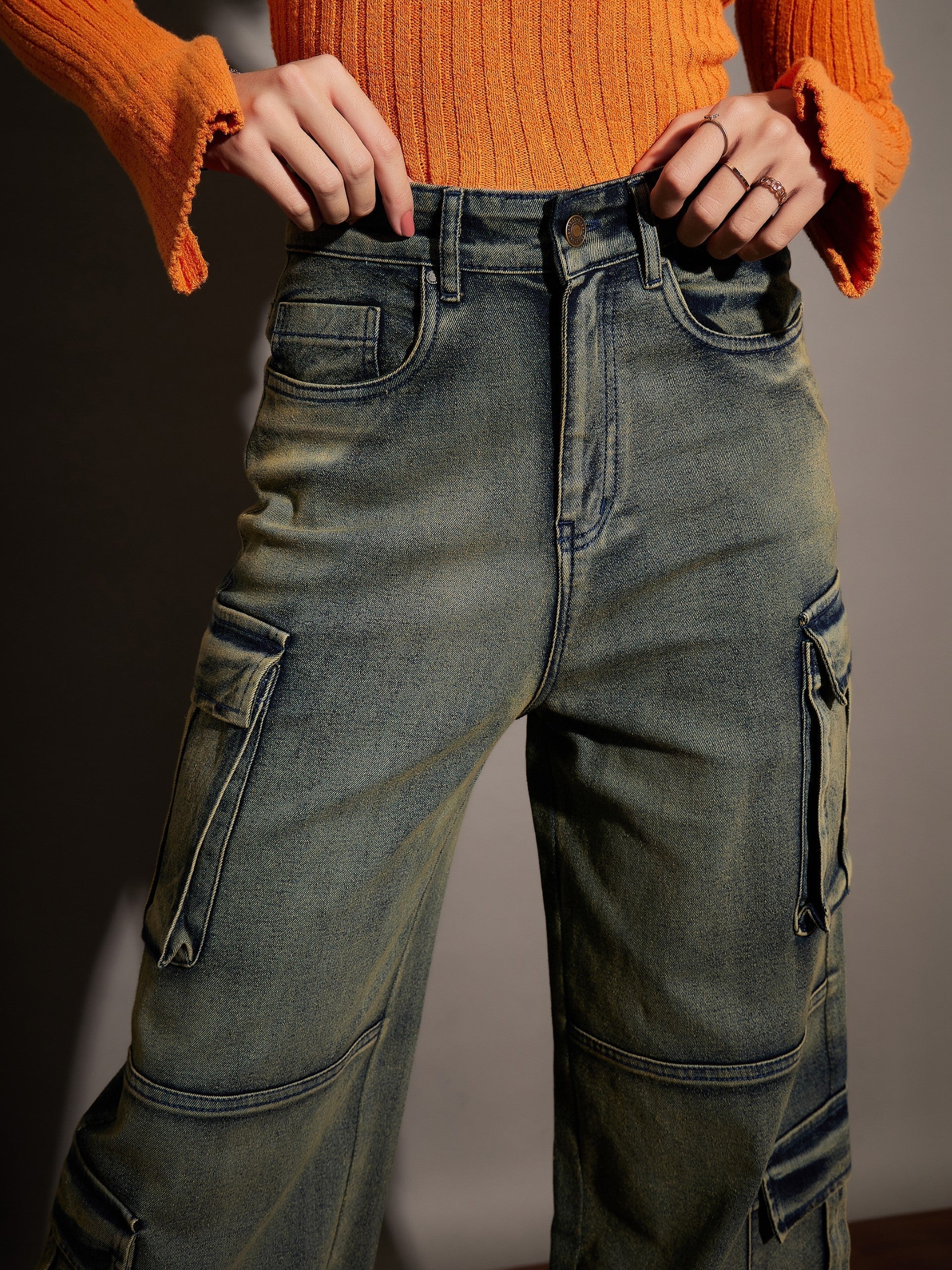Women Green Washed Multi Pockets Detail Jeans - Image 4
