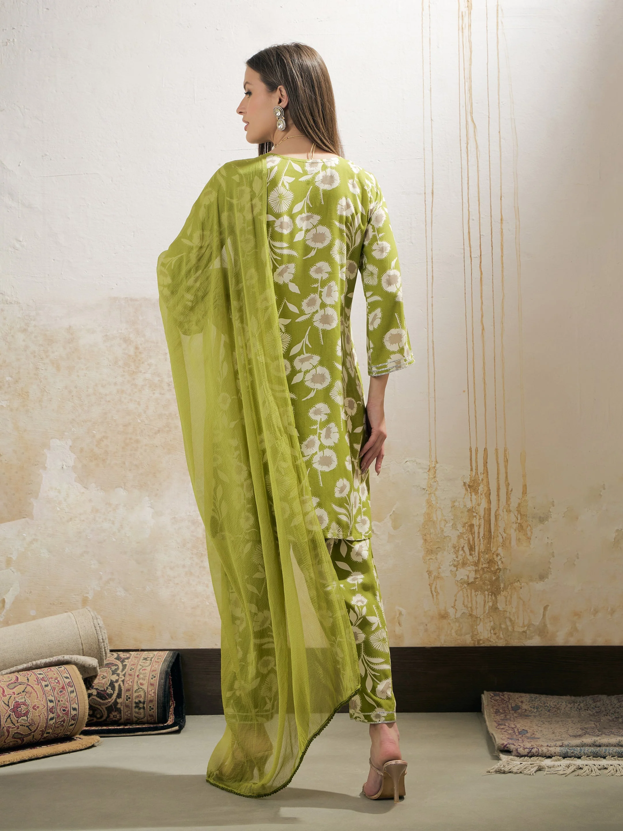 Women Green & White Floral Rayon Kurta With Salwar & Dupatta - Image 5