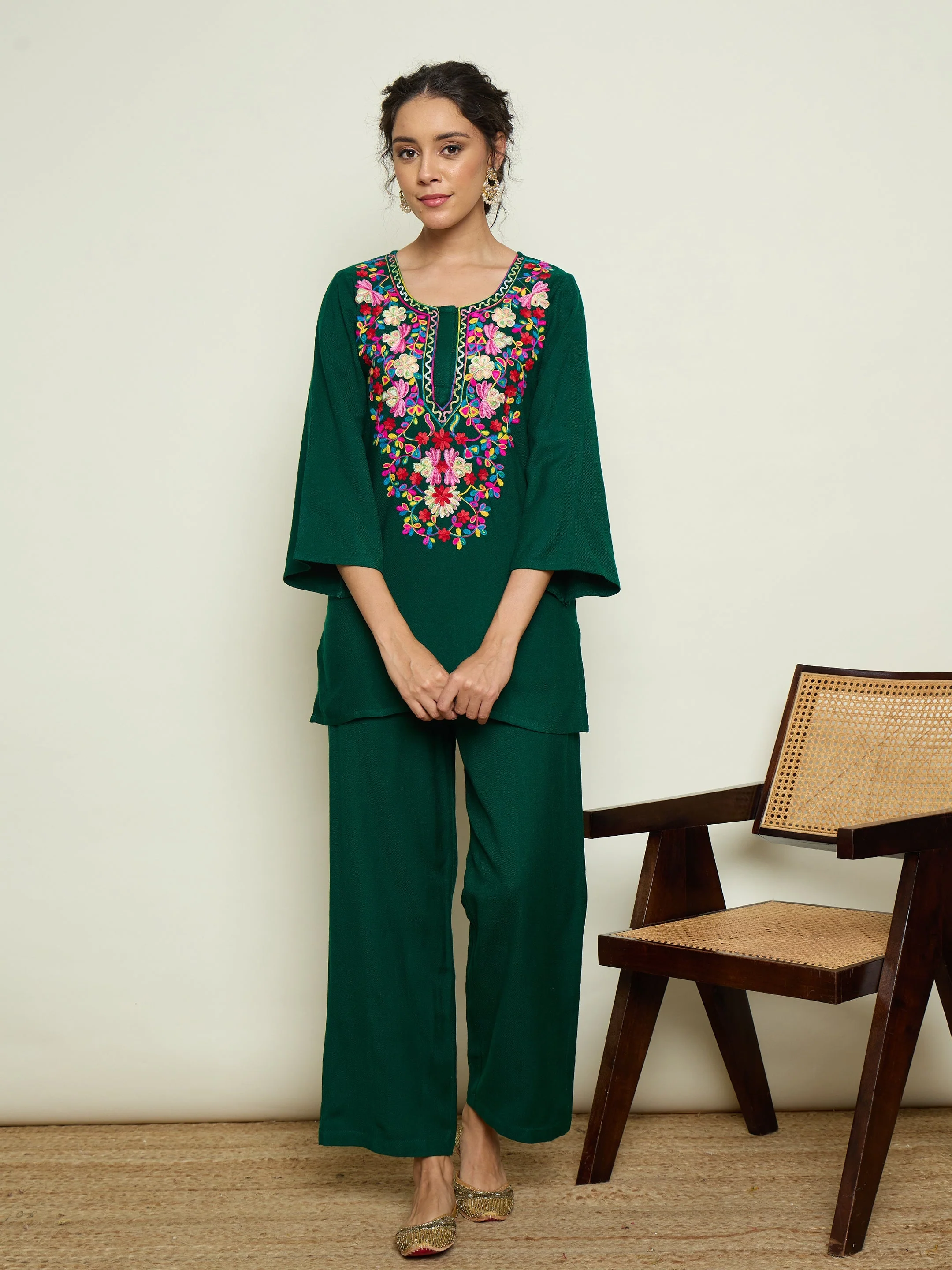 Women Green Woollen Embroidered Round Neck Short Kurta With Straight Pants - Image 4