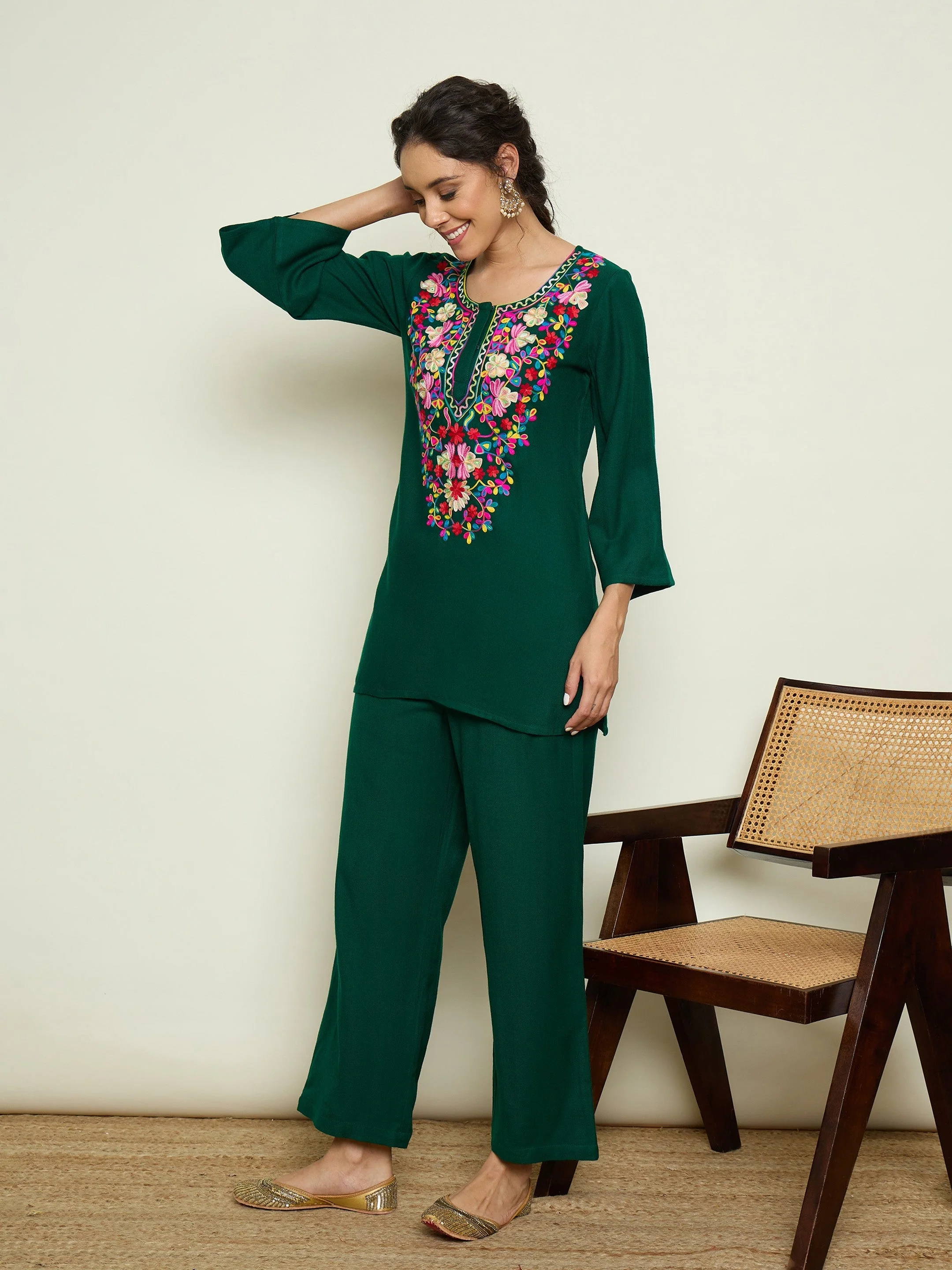 Women Green Woollen Embroidered Round Neck Short Kurta With Straight Pants - Image 5