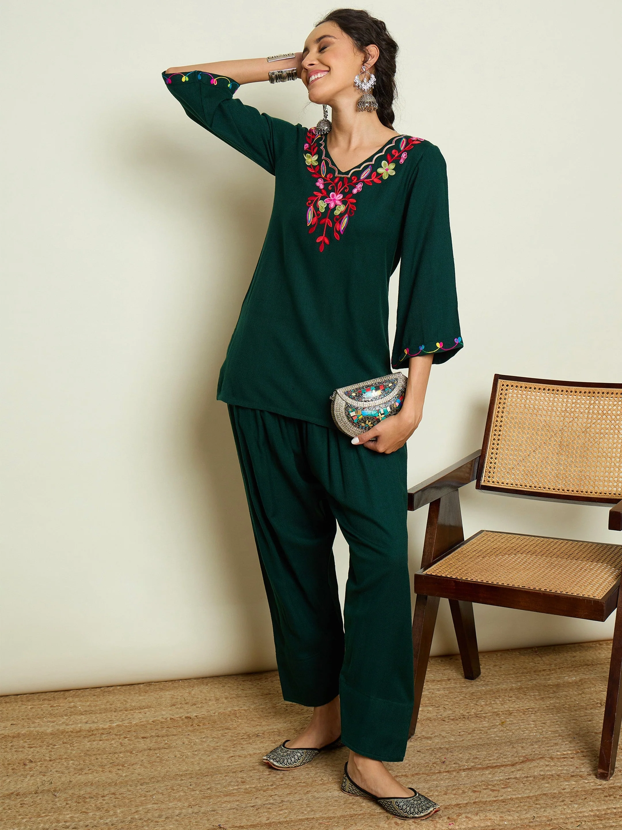 Women Green Woollen Embroidered V-Neck Short Kurta With Farshi Salwar - Image 4