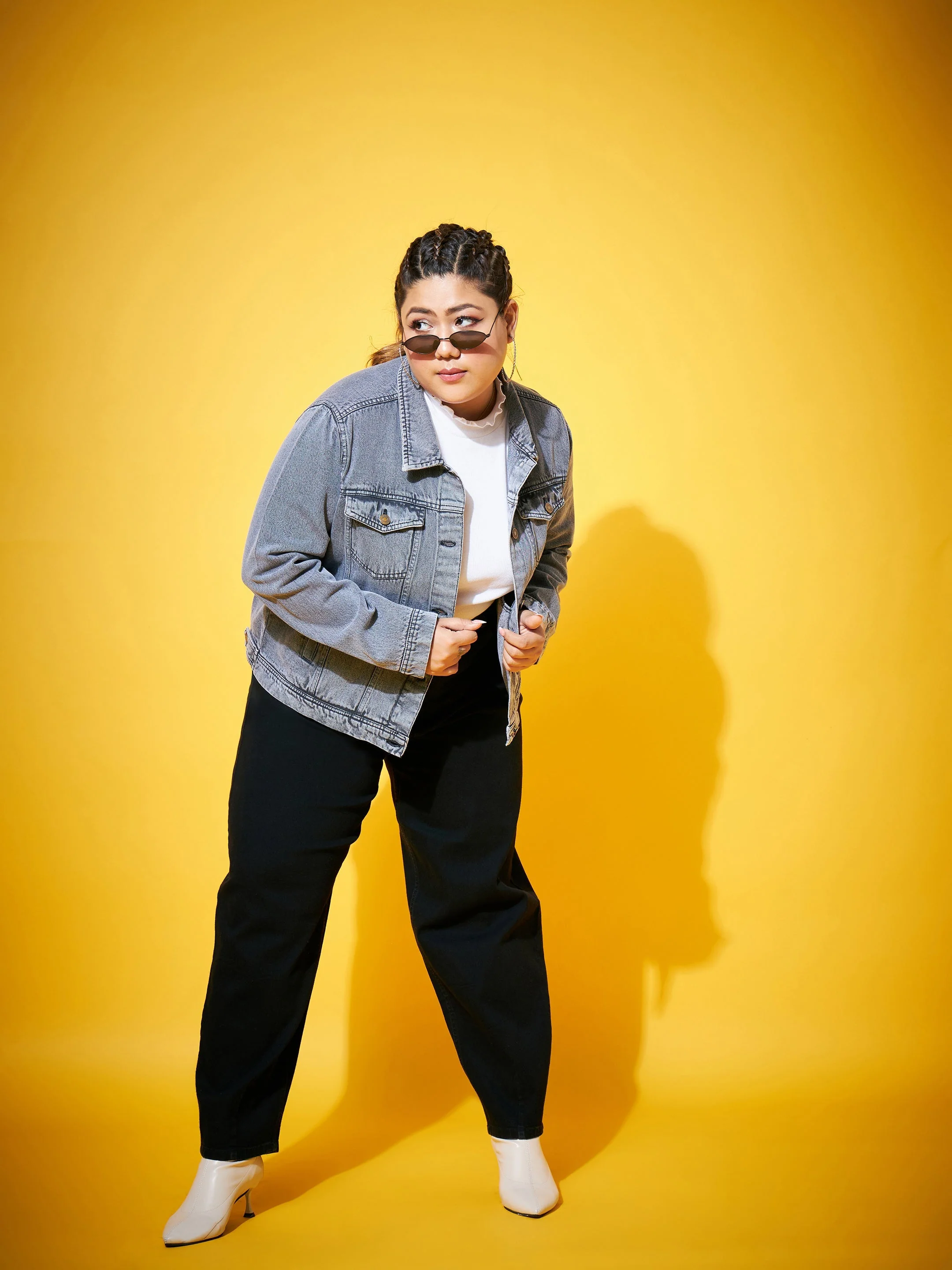 Women Grey Acid Washed Basic Denim Jacket - Image 2