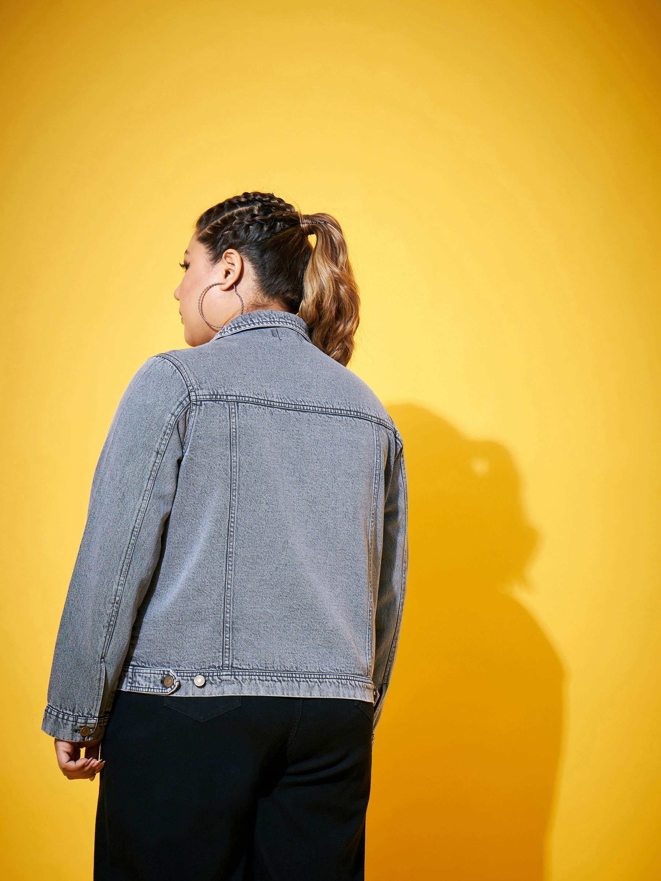 Women Grey Acid Washed Basic Denim Jacket - Image 5