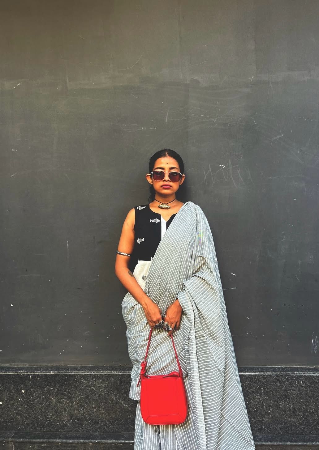 Women Grey Cotton Stipes Saree - Image 4