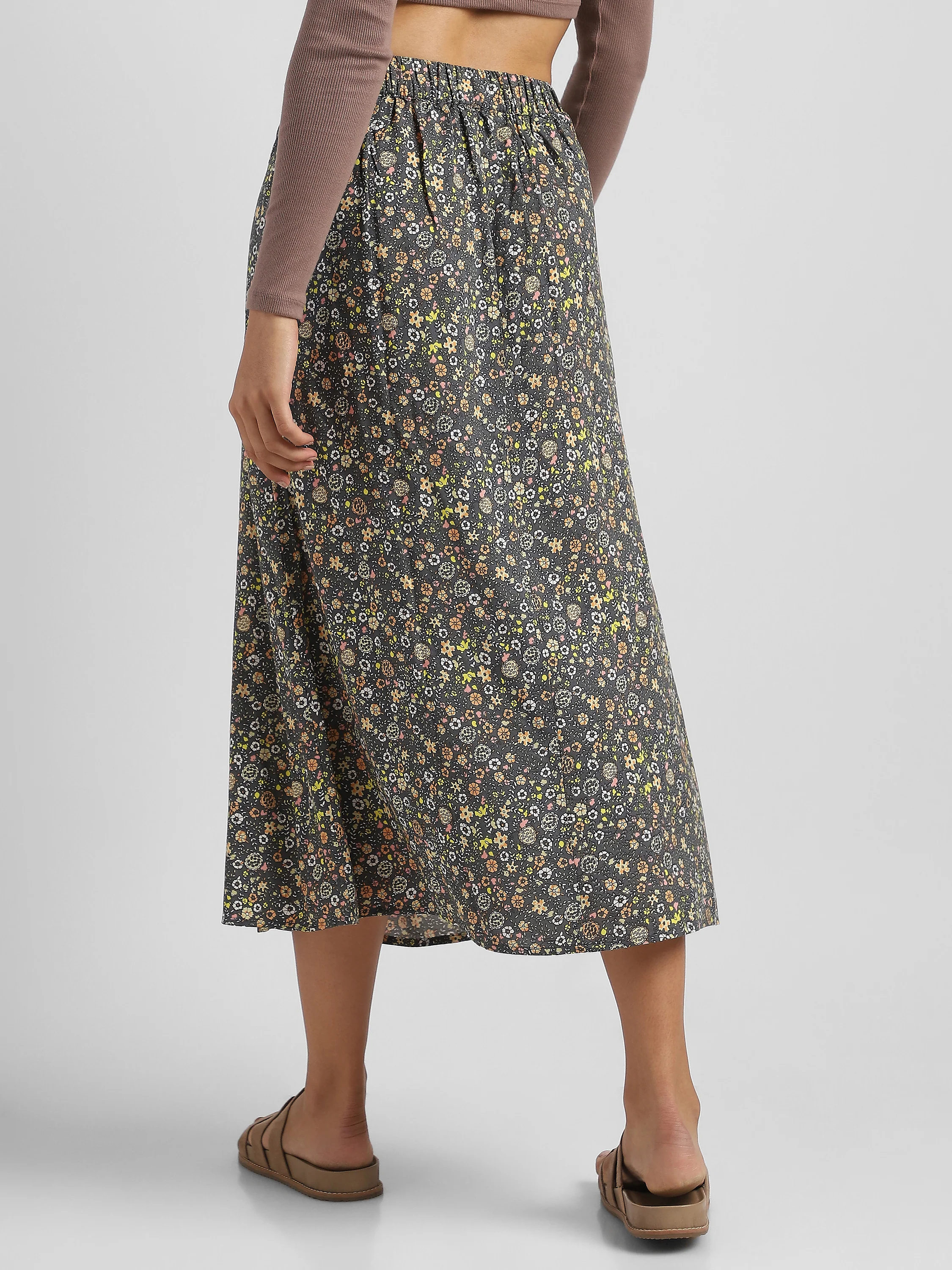 Women Grey Floral Printed Straight Fit Skirt - Image 3