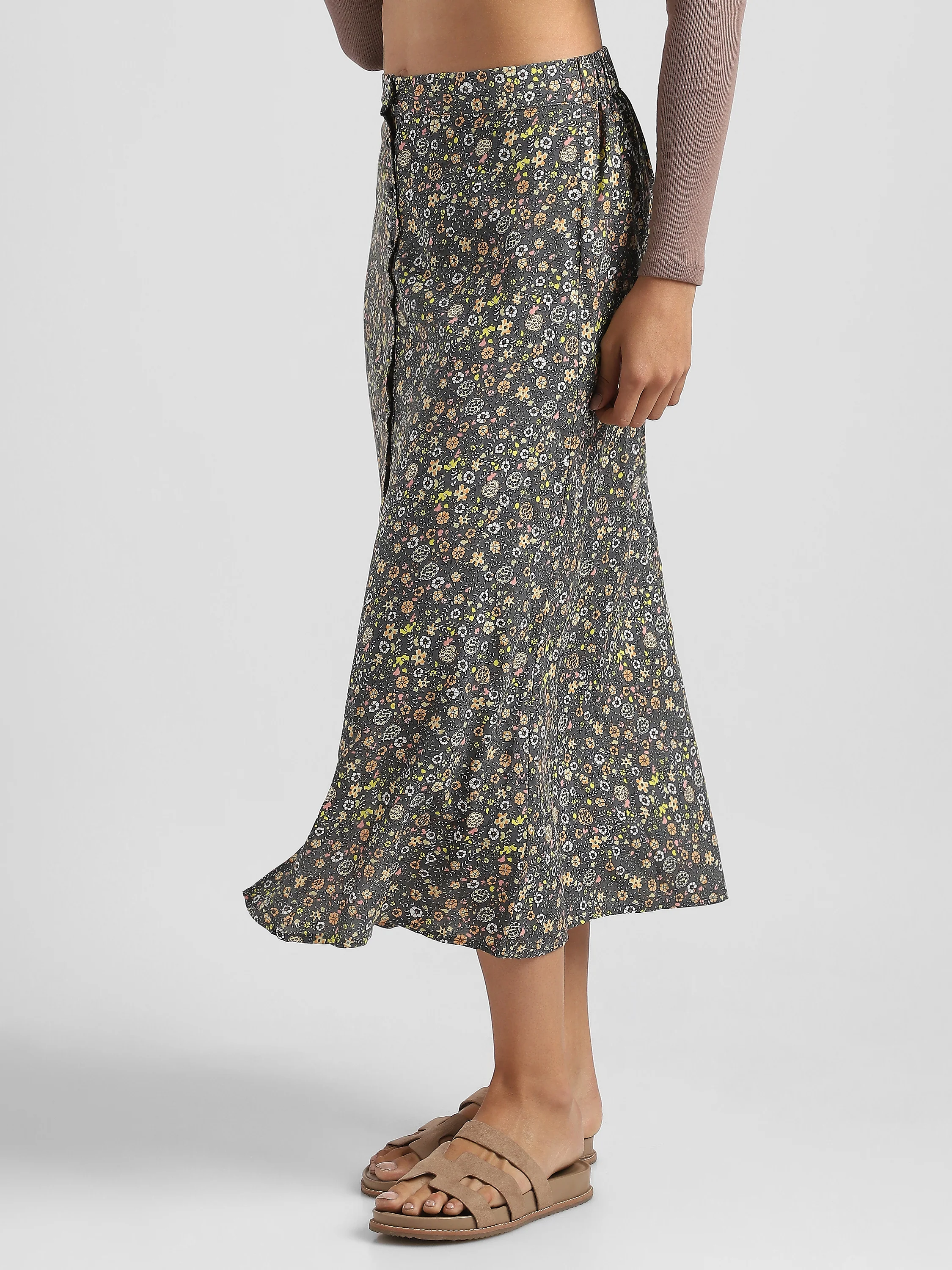 Women Grey Floral Printed Straight Fit Skirt - Image 5