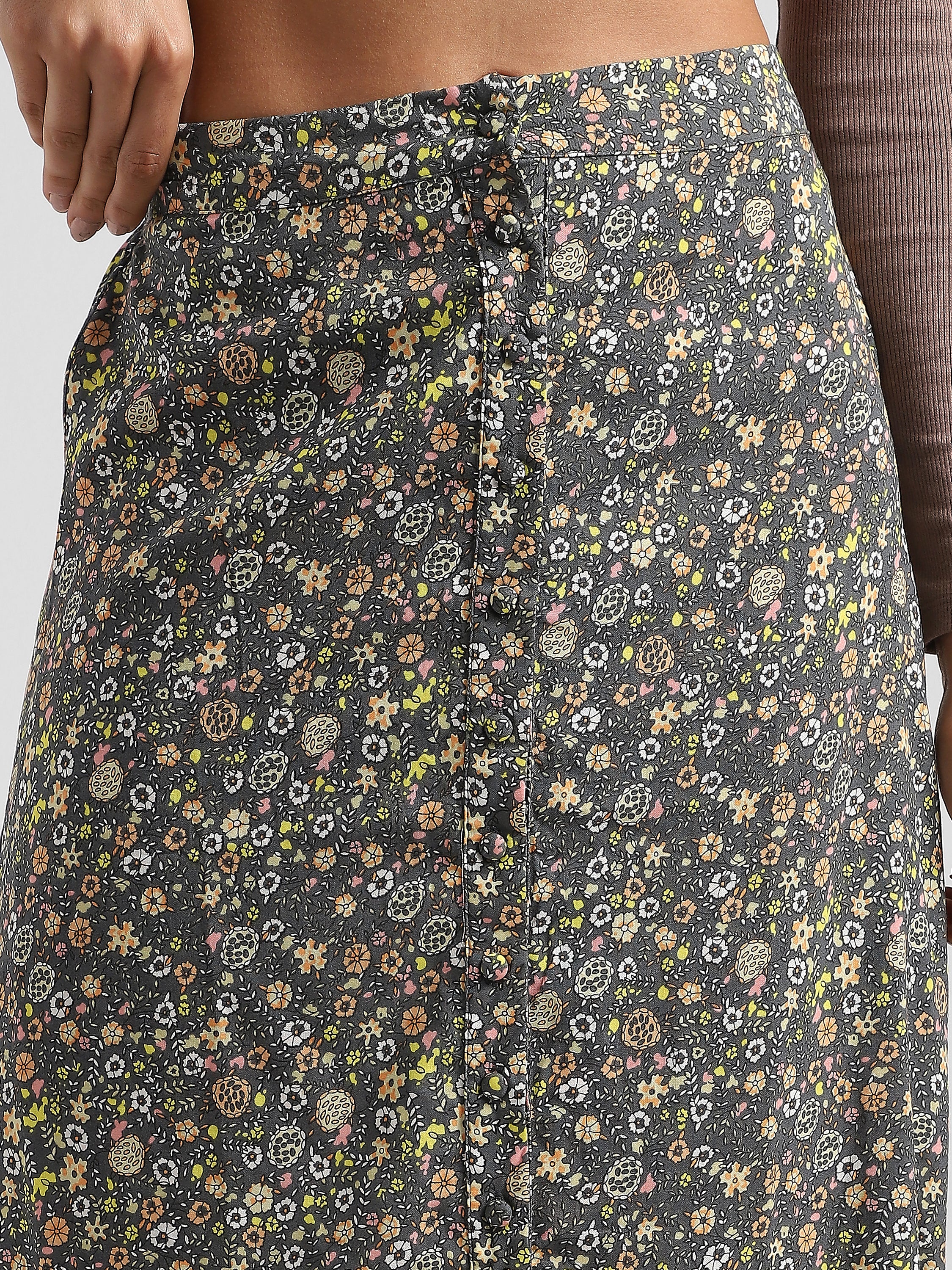 Women Grey Floral Printed Straight Fit Skirt - Image 6