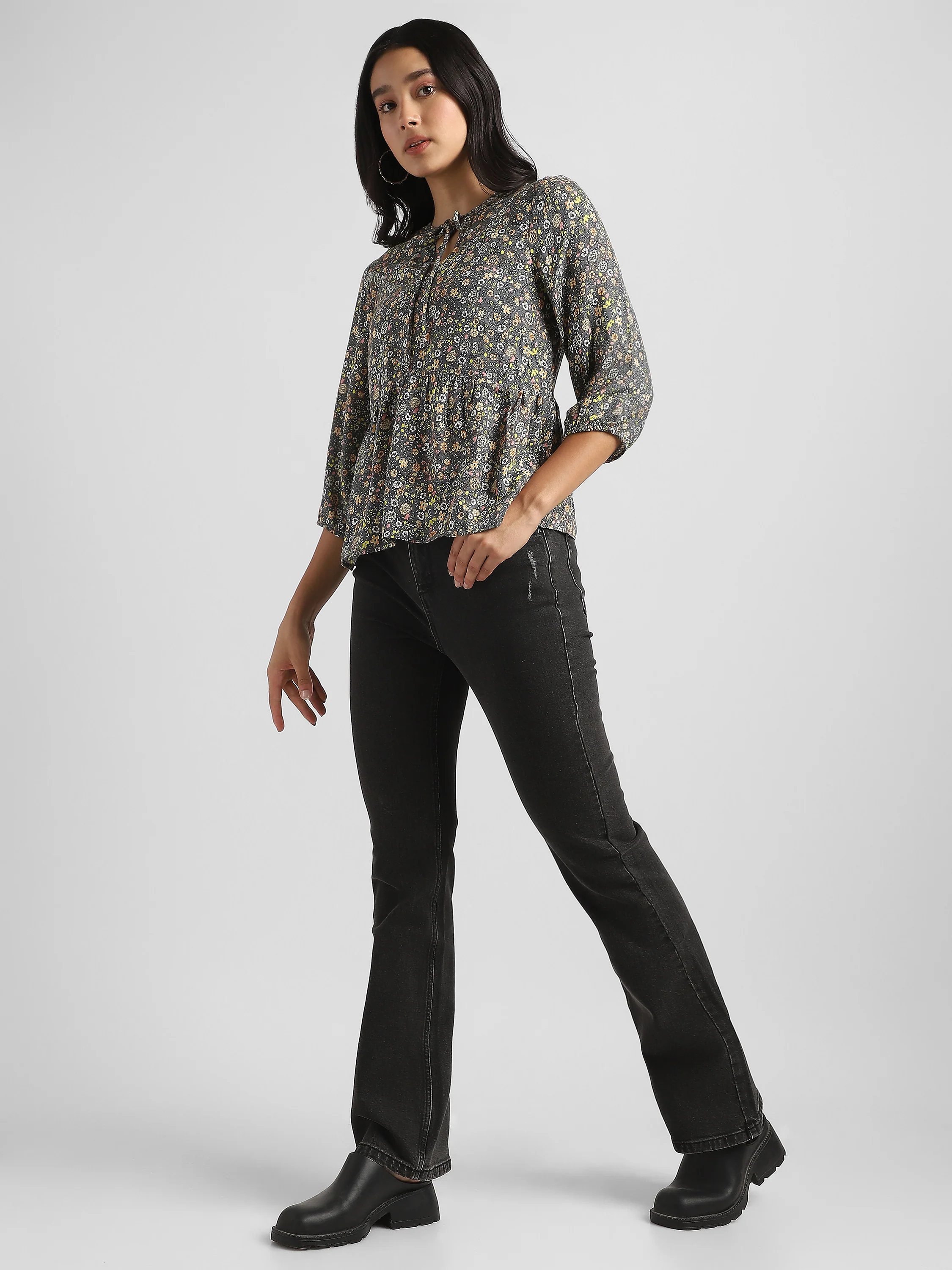 Women Grey Floral Printed Top - Image 4