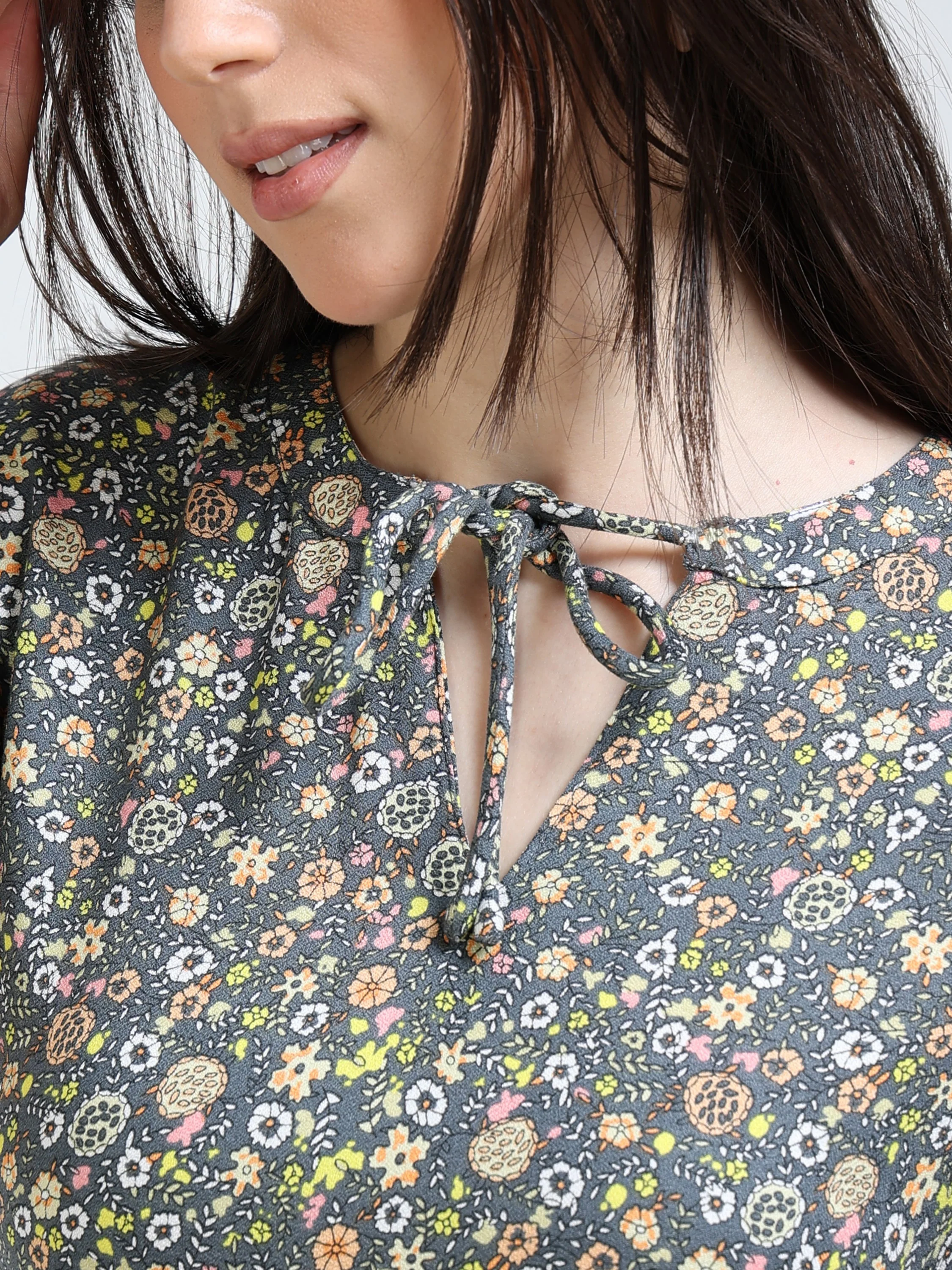 Women Grey Floral Printed Top - Image 4