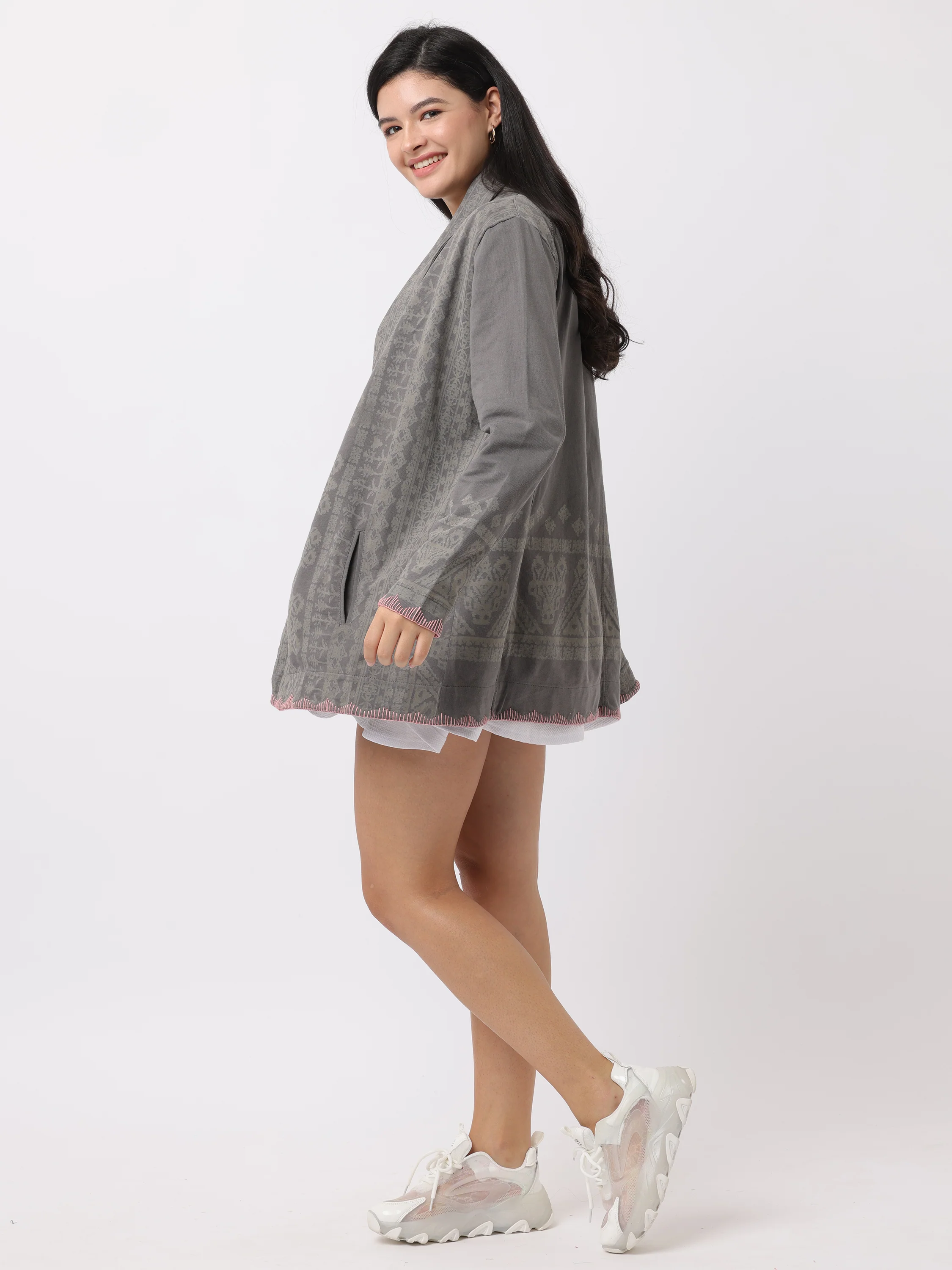 Women Grey Oversize Printed Shrug - Image 4