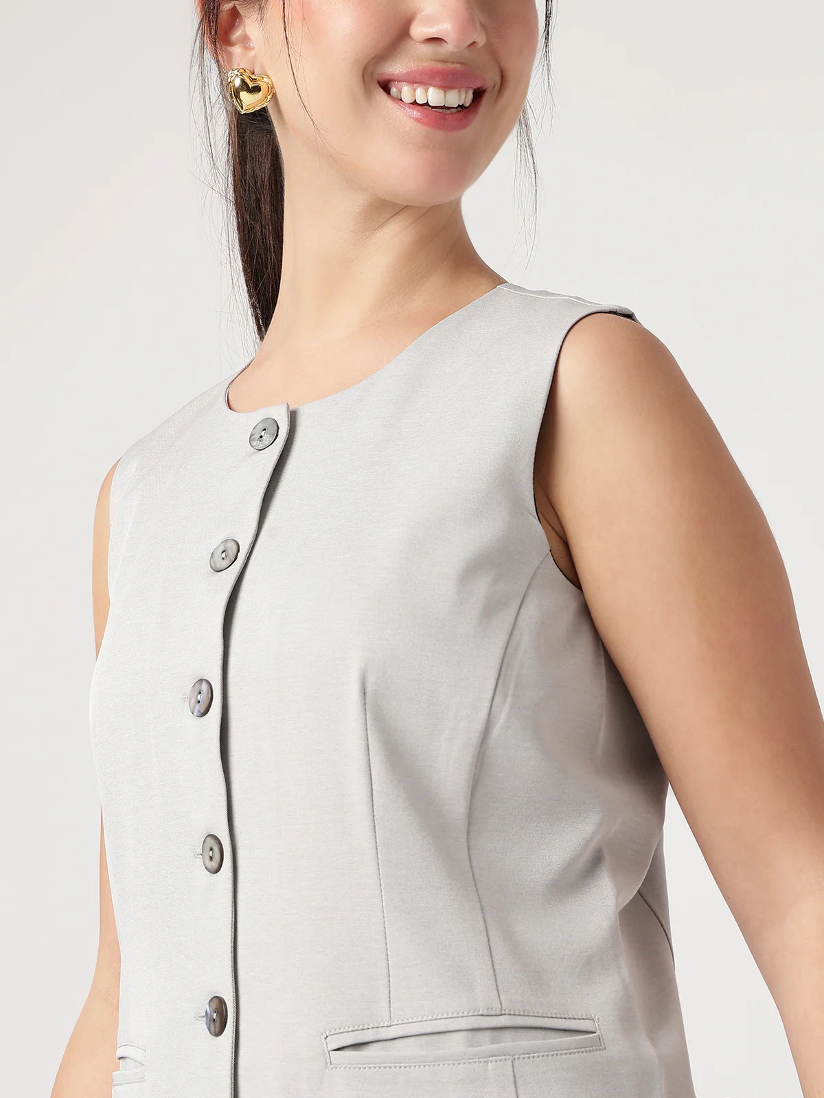 Women Grey Solid Waistcoat - Image 4