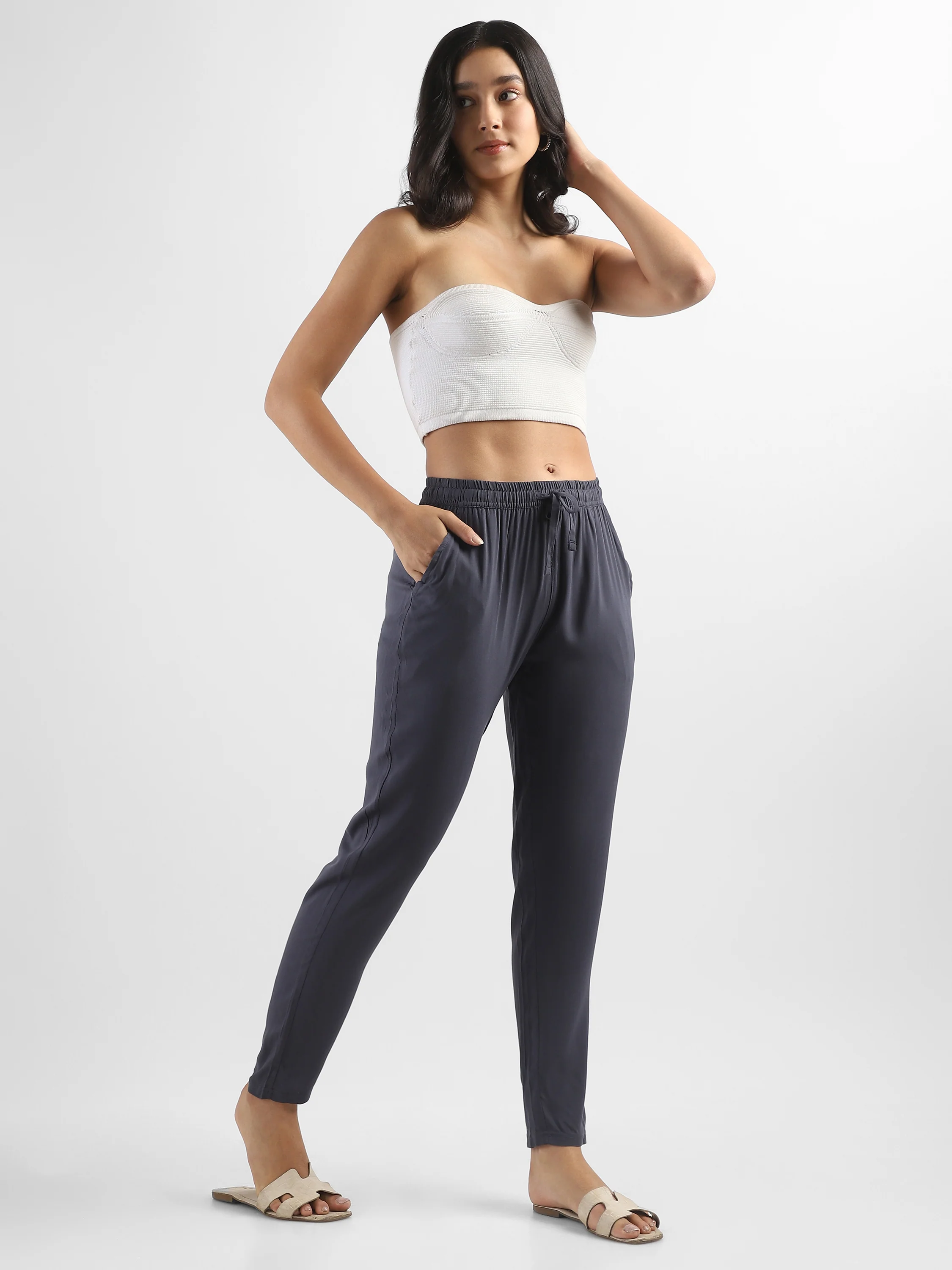 Women Grey Straight fit pants - Image 2