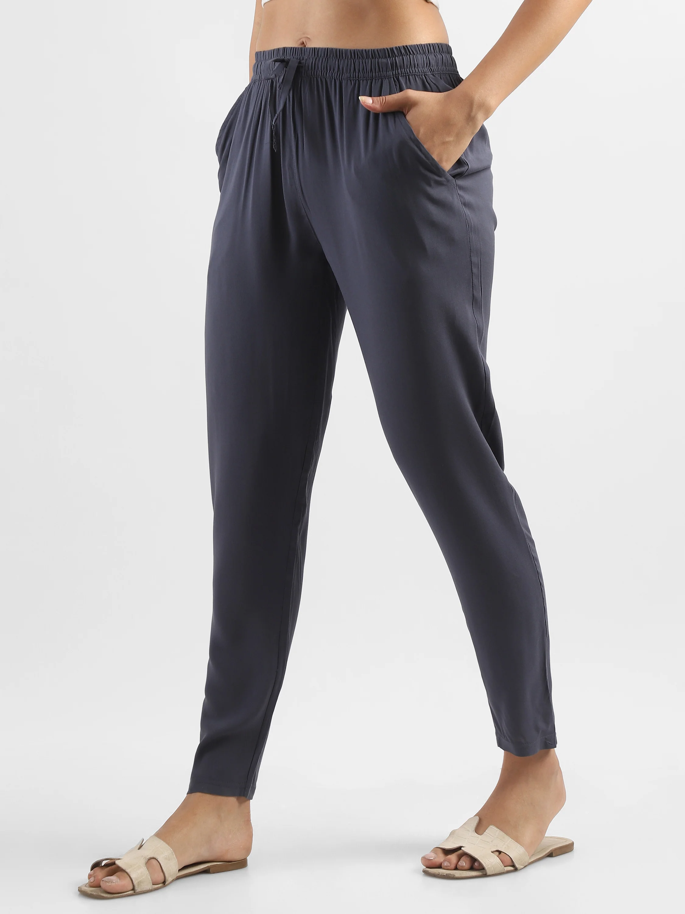 Women Grey Straight fit pants - Image 5