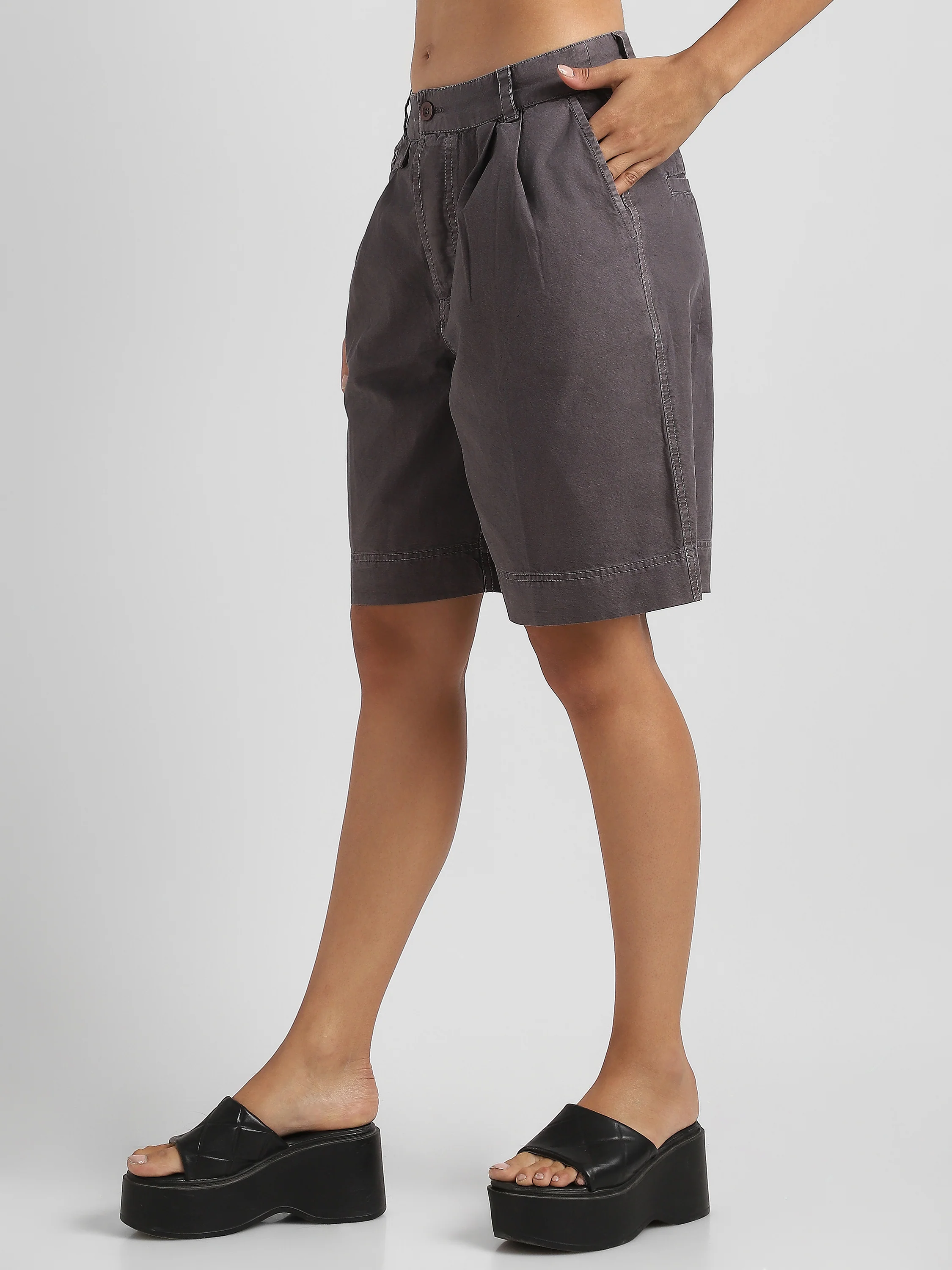 Women Grey Linen Blend Shorts - Image 5