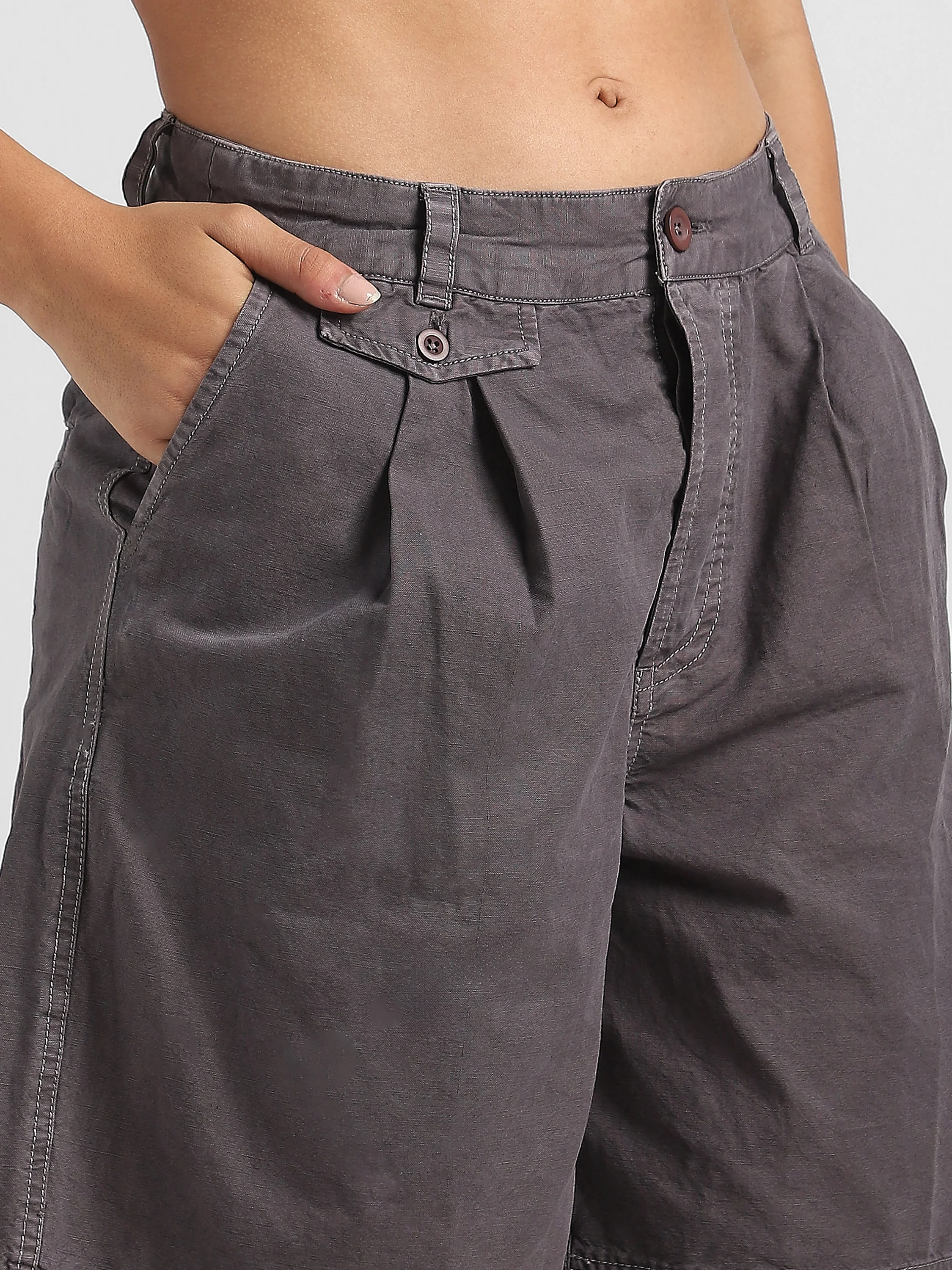 Women Grey Linen Blend Shorts - Image 6