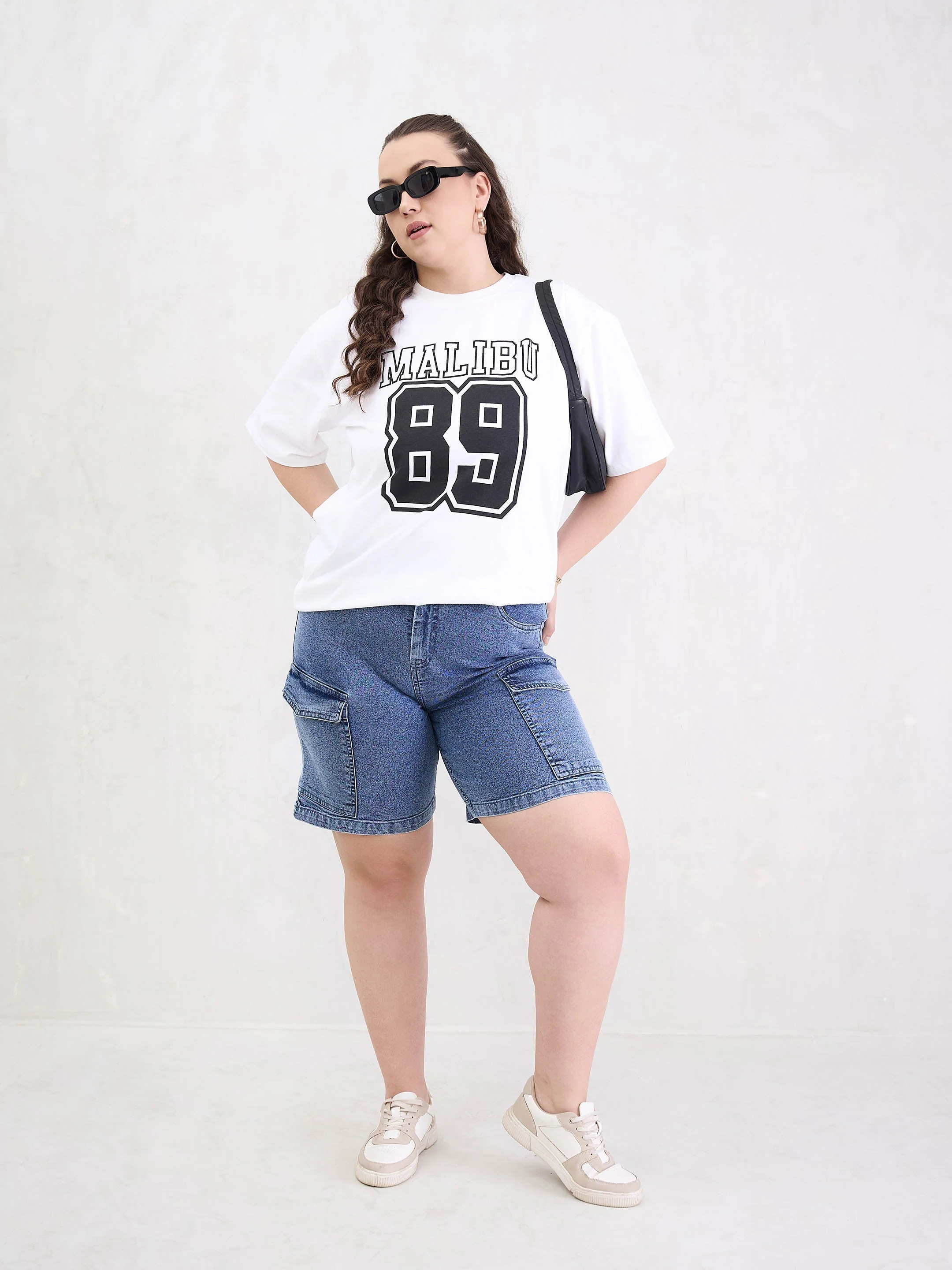 Women Ice Blue Denim Hem Pockets Bermuda Shorts - Image 2
