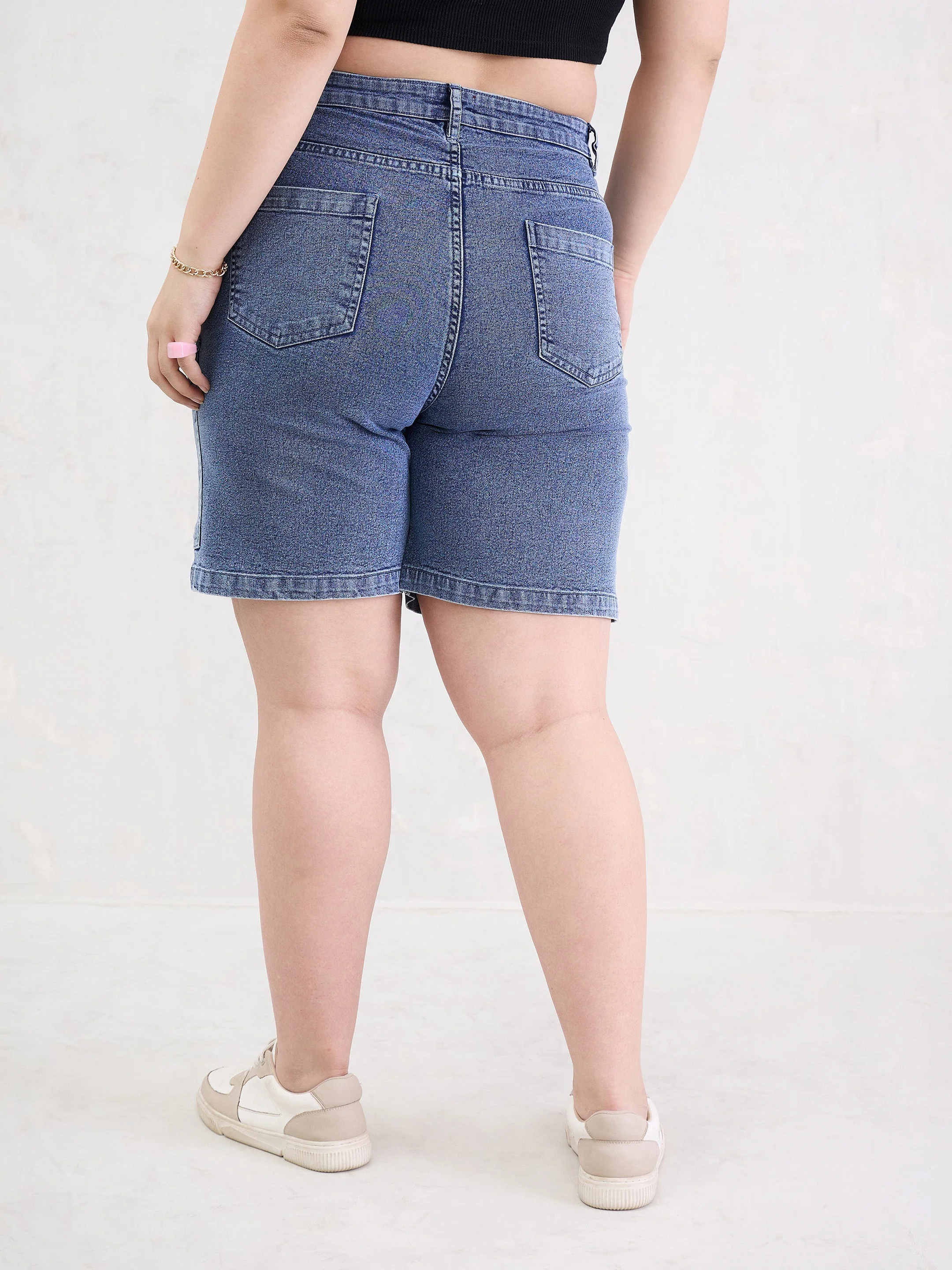 Women Ice Blue Denim Hem Pockets Bermuda Shorts - Image 5