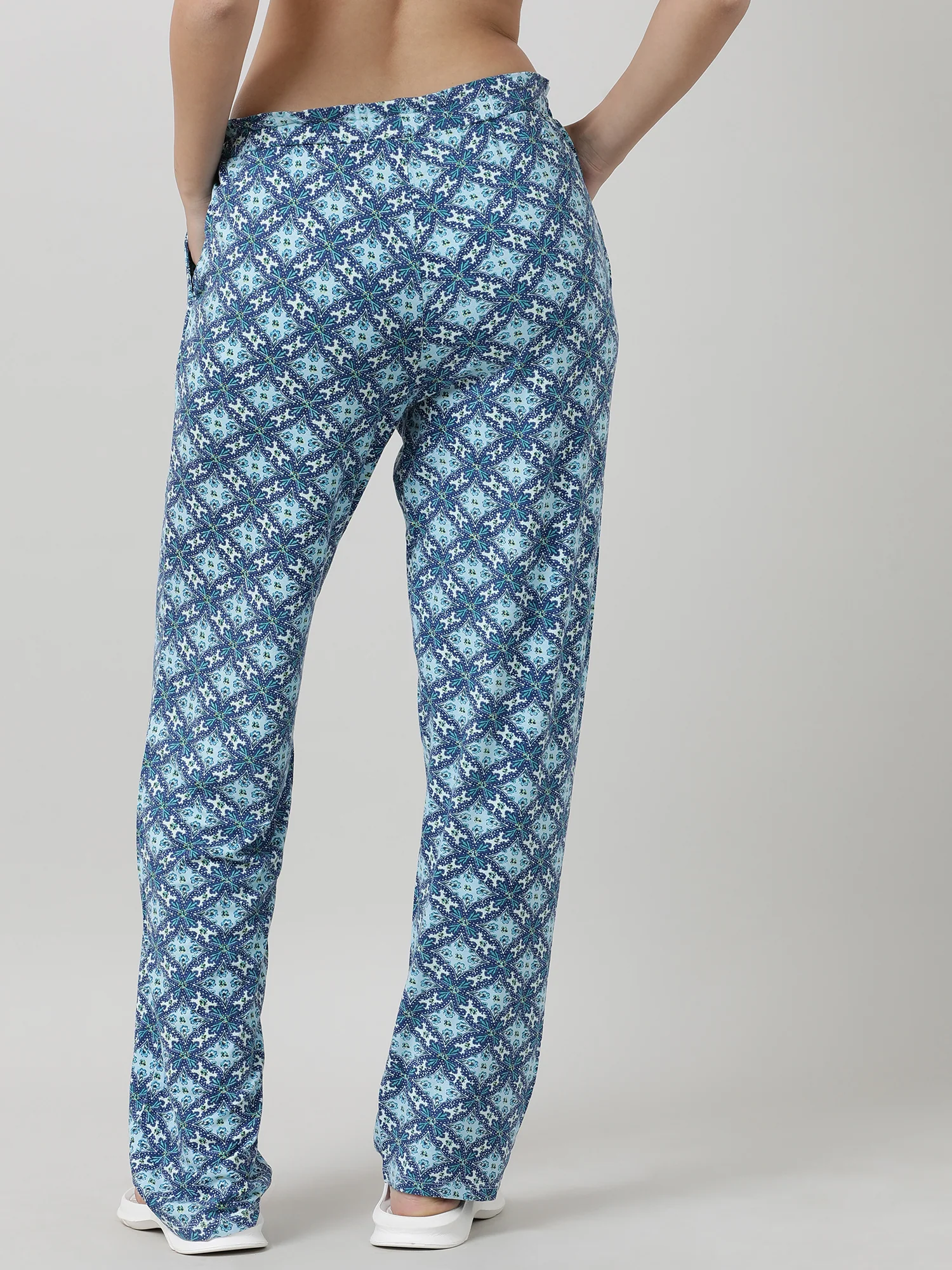 Women Indigo Printed  Lounge Pants - Image 5