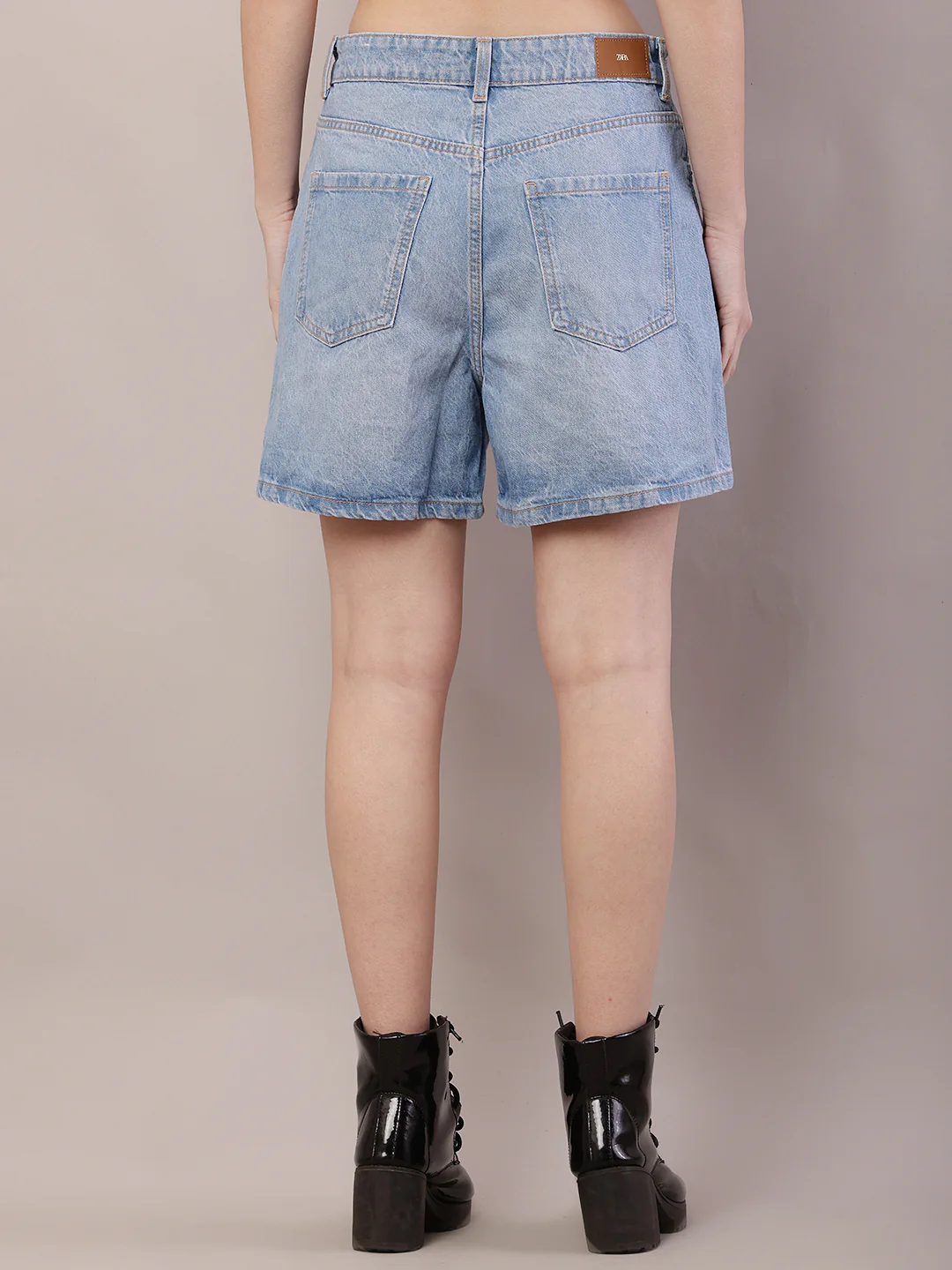 Women light blue cotton belt-loop shorts - Image 3