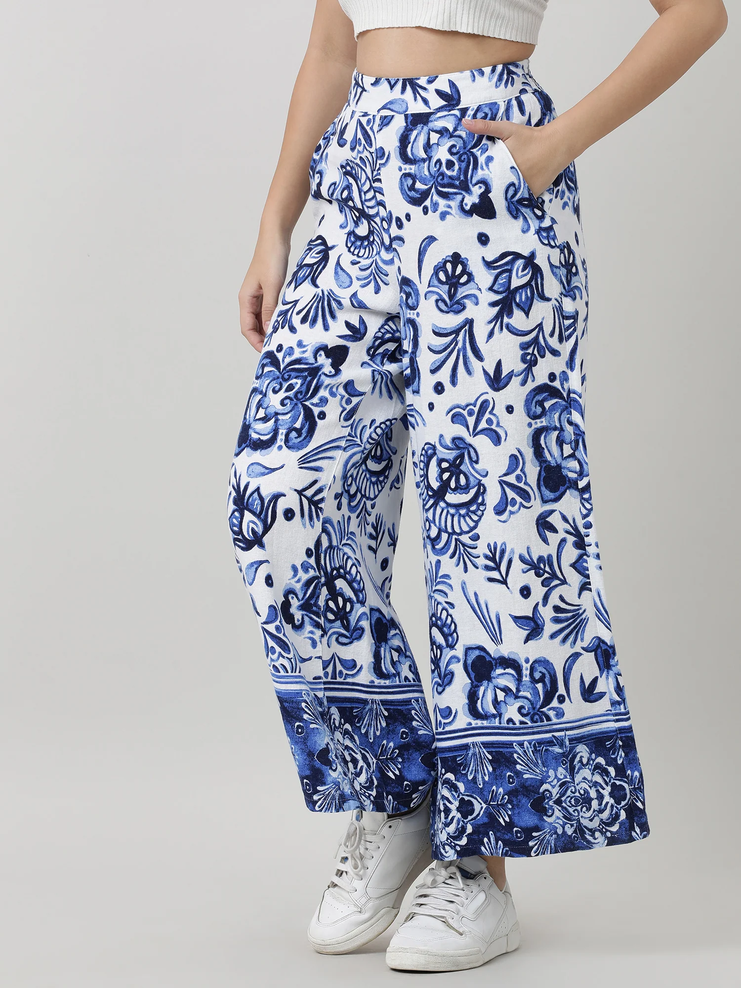 Women Loose Fit Blue Printed Pants - Image 4