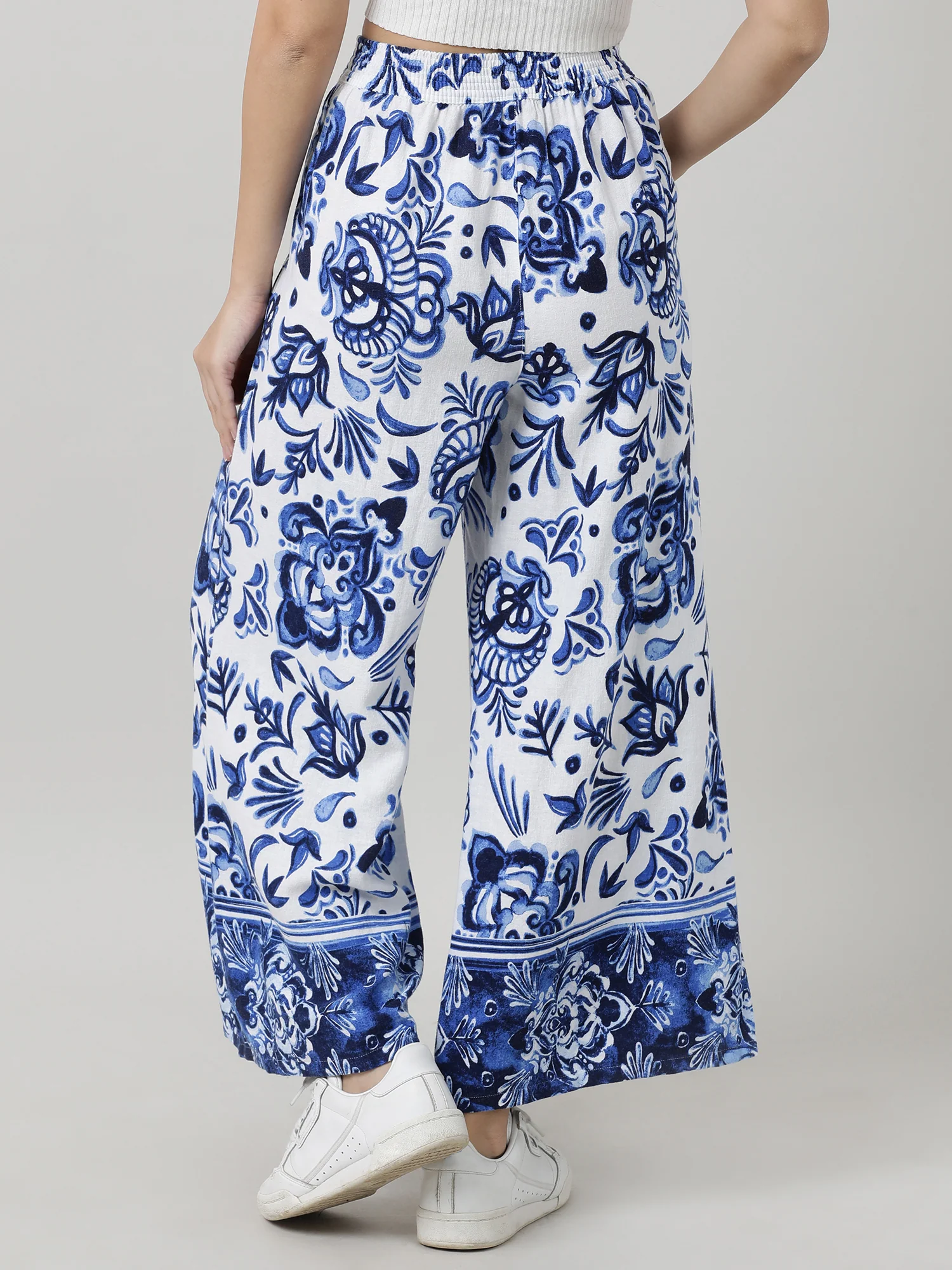 Women Loose Fit Blue Printed Pants - Image 5