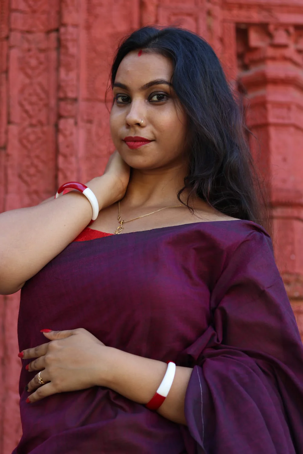 Women Magenta Solid Cotton Saree - Image 3
